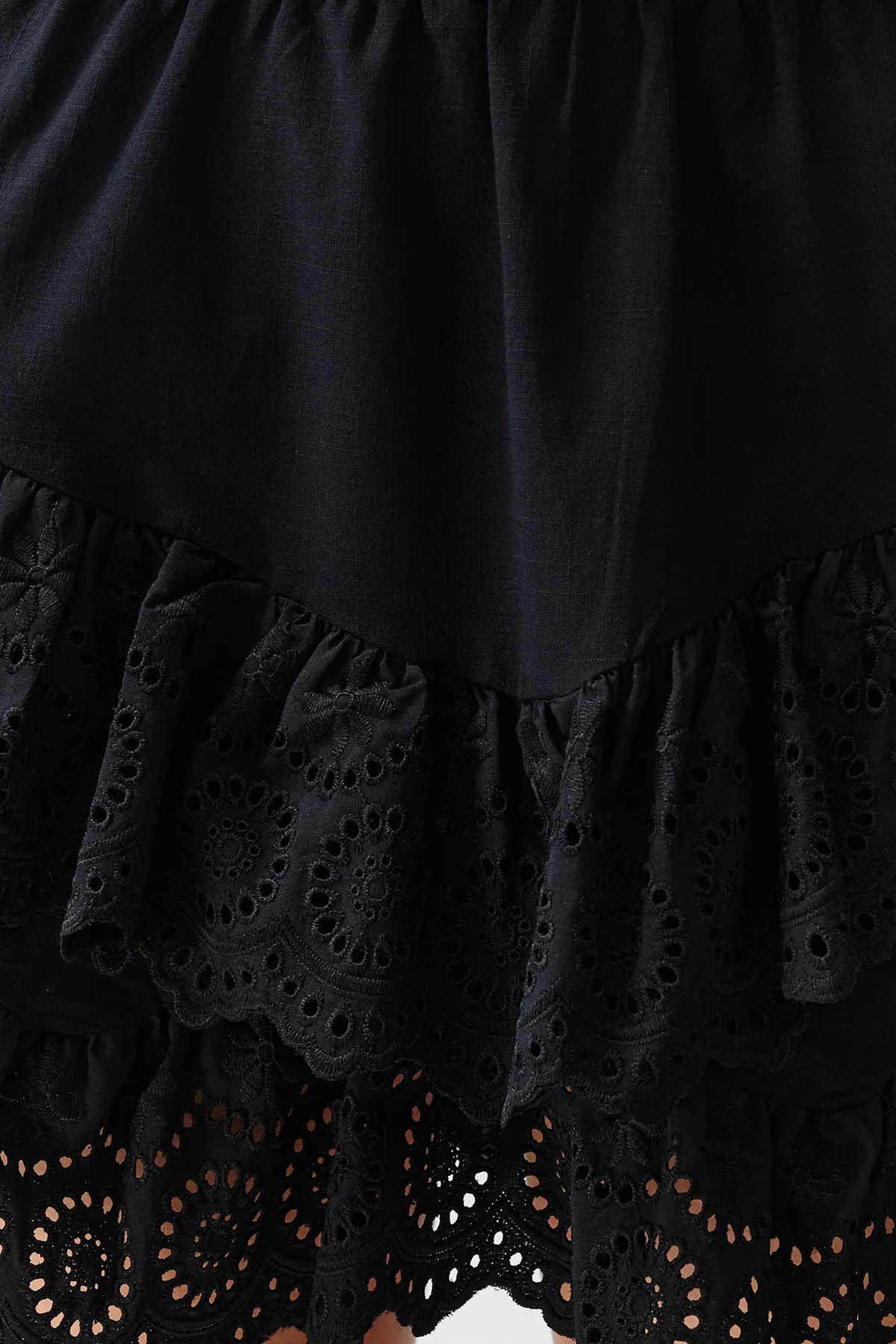 Trendyol Collection  Schwarzer Minirock mit gewebten Rüschen aus 100 % Baumwolle TBESS24ET00004