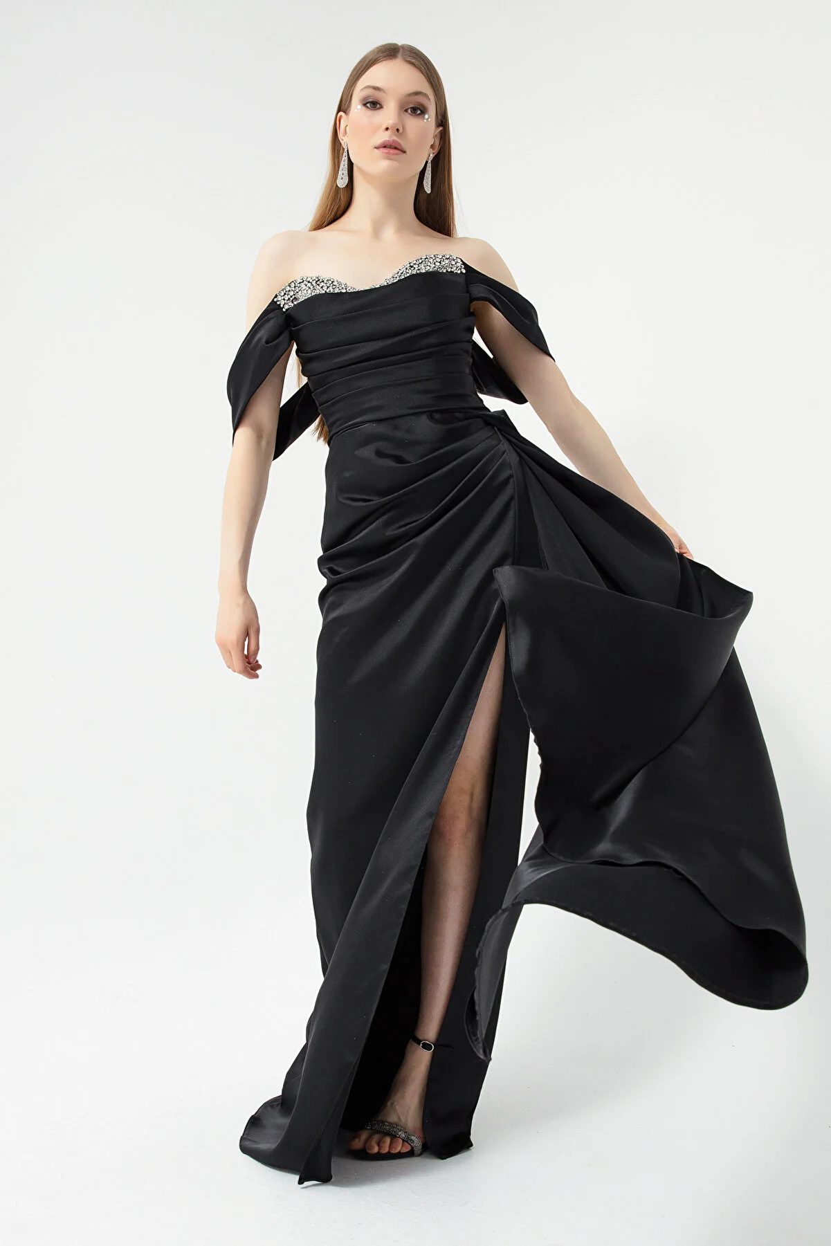Lafaba  Schwarzes langes Satin-Abendkleid für Damen mit U-Boot-Ausschnitt und Schlitz