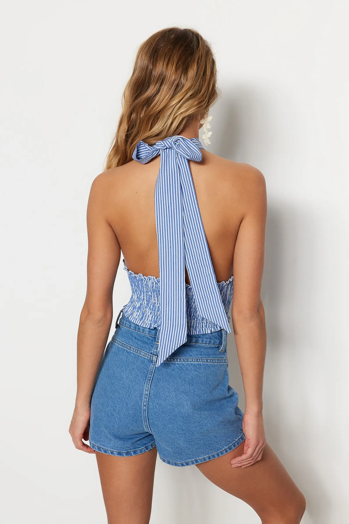 Trendyol Collection  Blaue Bluse mit gewebtem Gipe-Detail TBESS21BZ1901