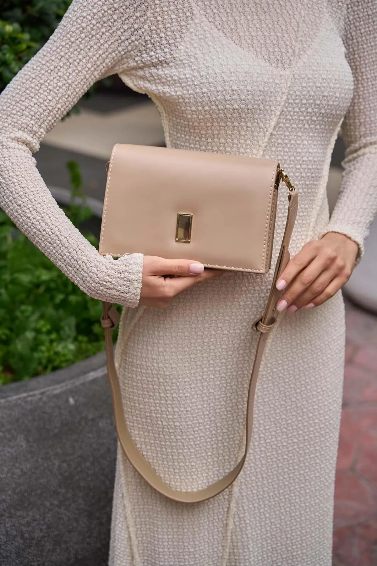 Madamra  Mink Damen-Umhängetasche mit dickem Riemen und goldenen Details