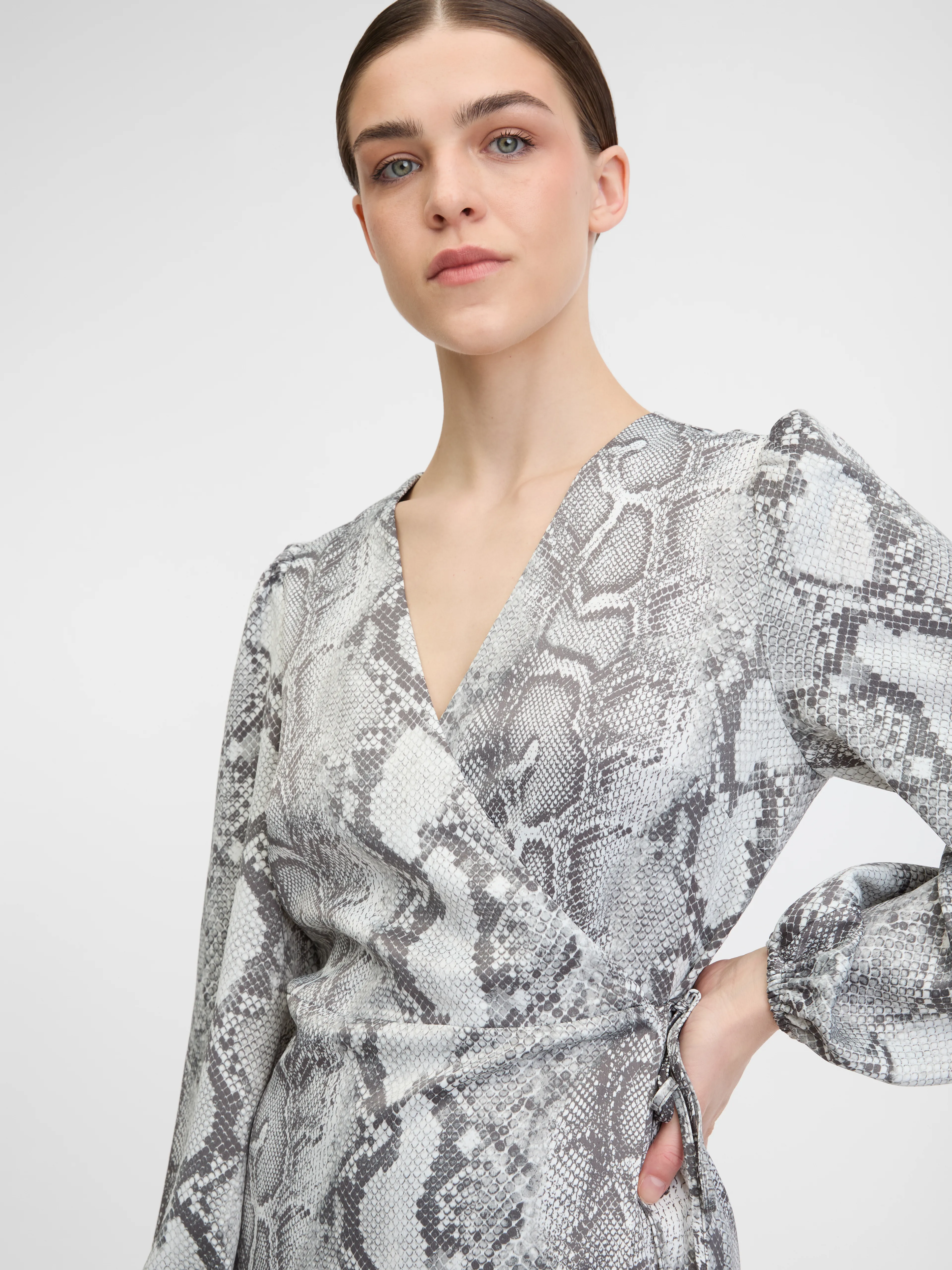Schwarz-weißes Damenkleid ORSAY