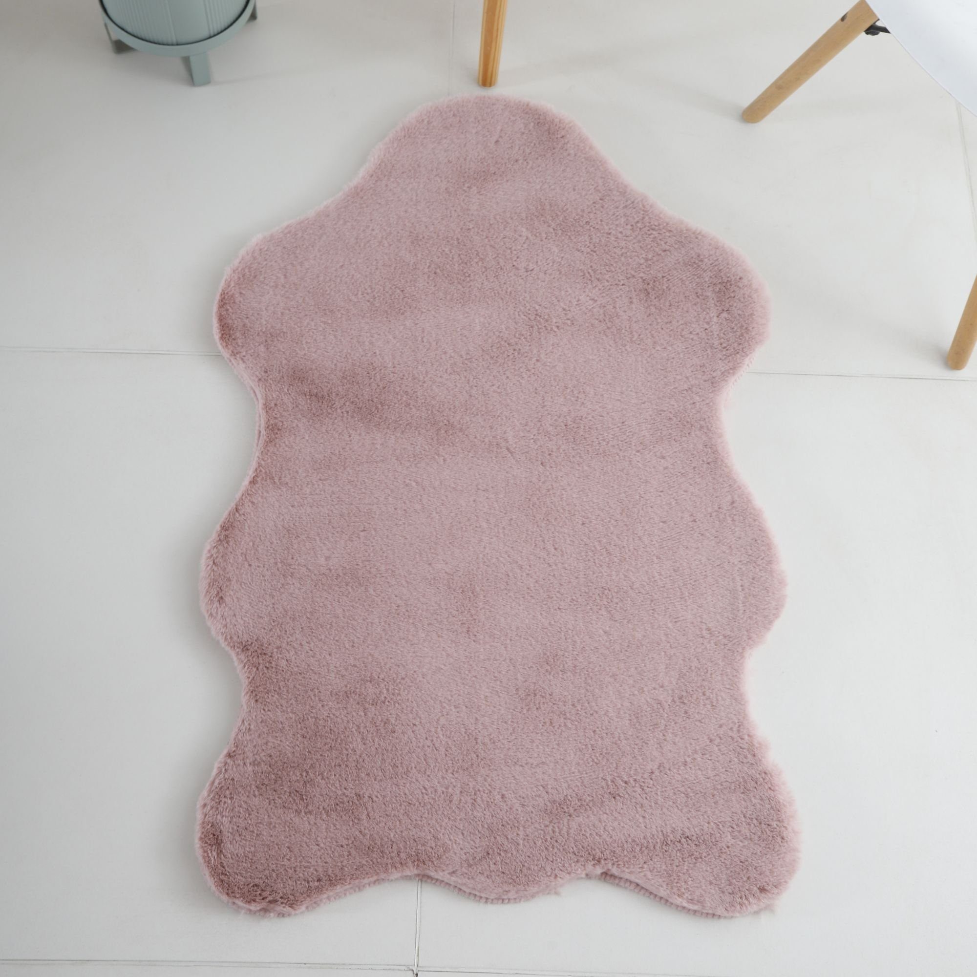 Fellteppich Schaffell imitat, Carpetsale24, Läufer, Höhe: 25 mm, Teppich Plüsch Einfarbig Schaffellform Kunstfell Kinderzimmer