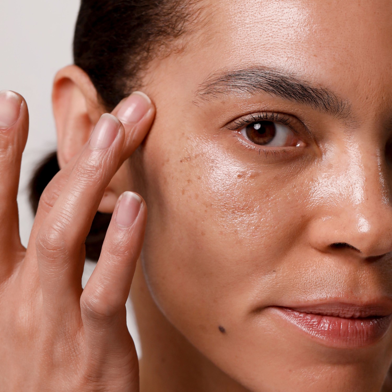 Dr. Hauschka Intenzivni regenerirajući serum za područje oko očiju