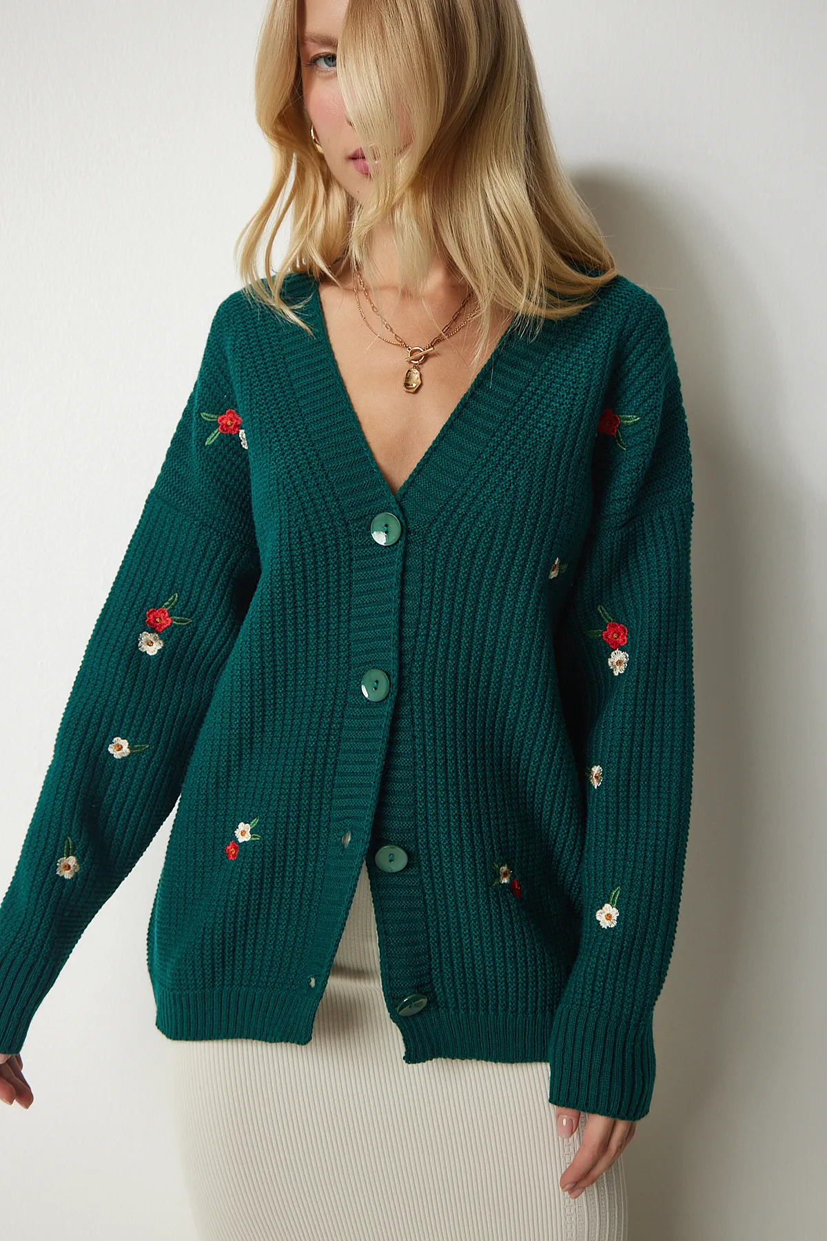 Happiness İstanbul  Smaragdgrüne Strickjacke mit Blumenstickerei und Knöpfen für Damen KG00004