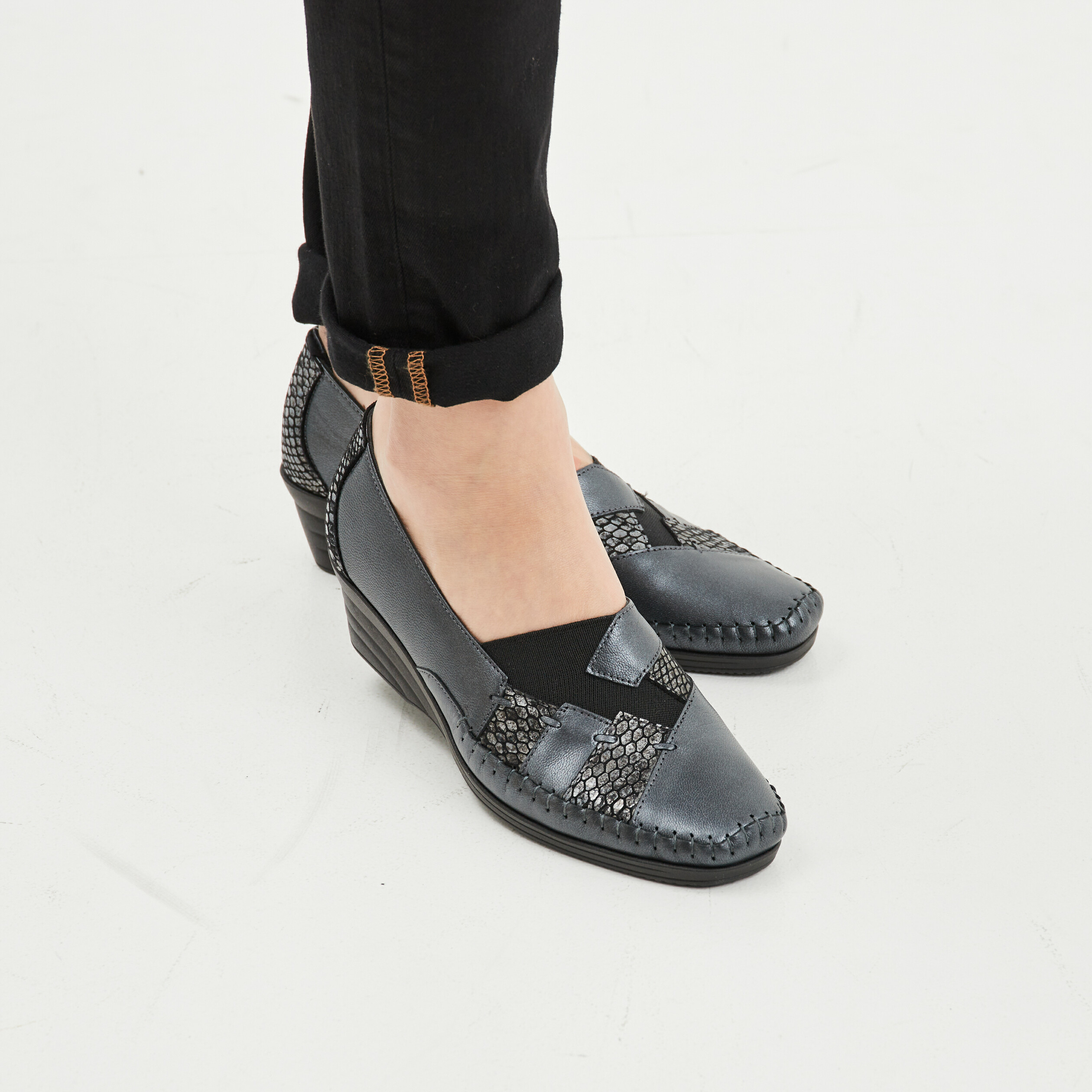 Mocassins compensés en cuir gris foncé femme | La Halle