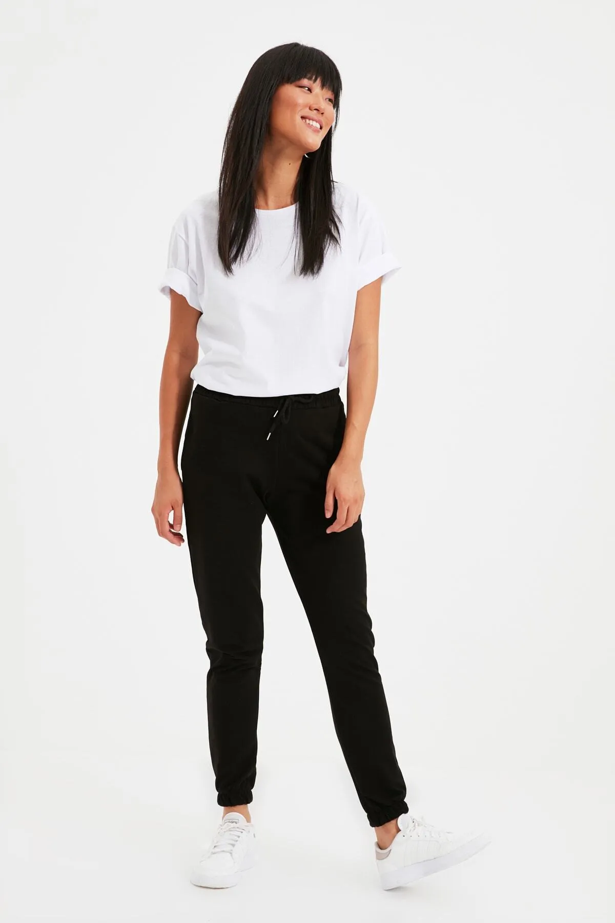 Trendyol Collection  Schwarze Basic Jogger Dünne Strick-Jogginghose TWOAW21EA0194
