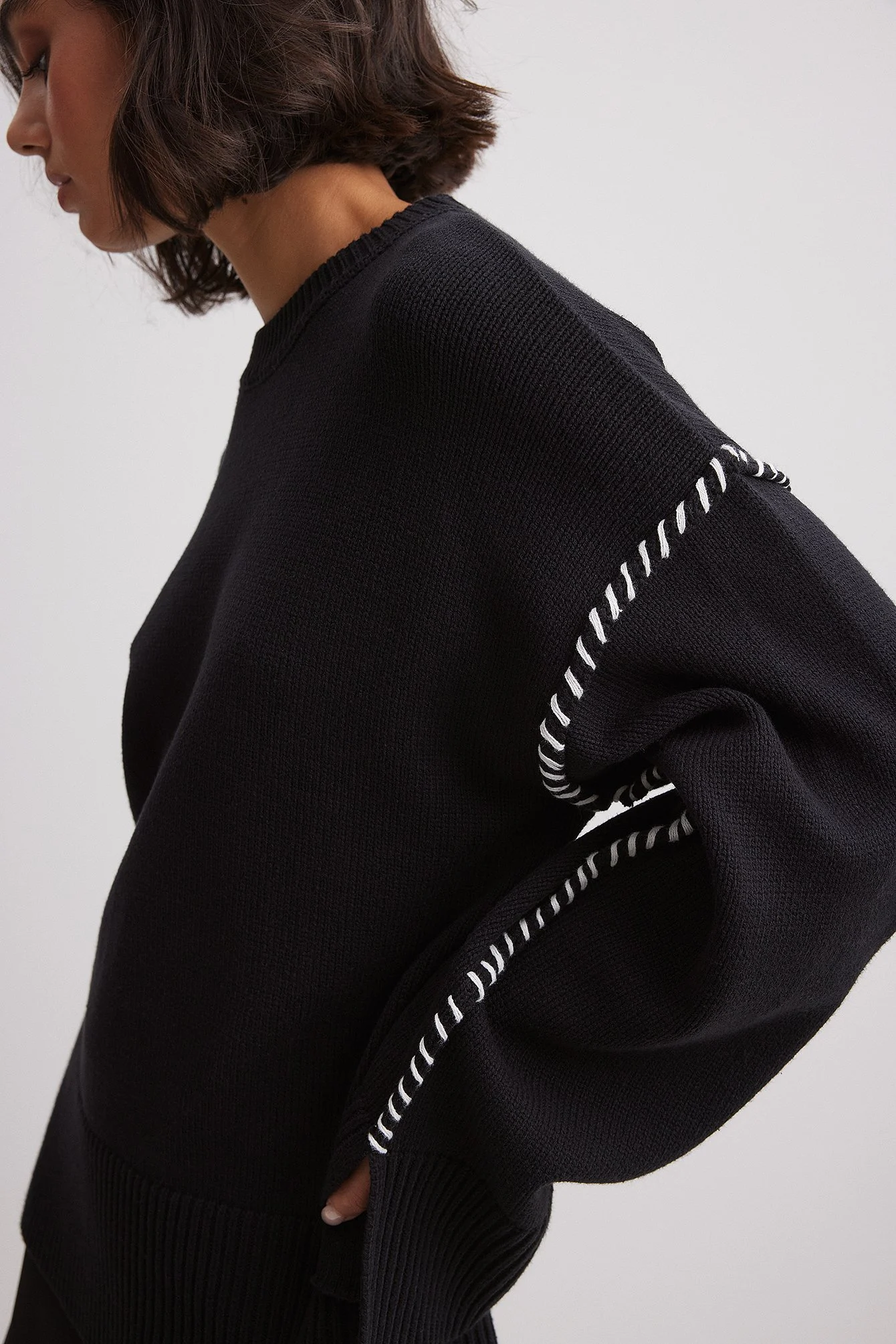 Oversize-Strickpullover mit Stickerei