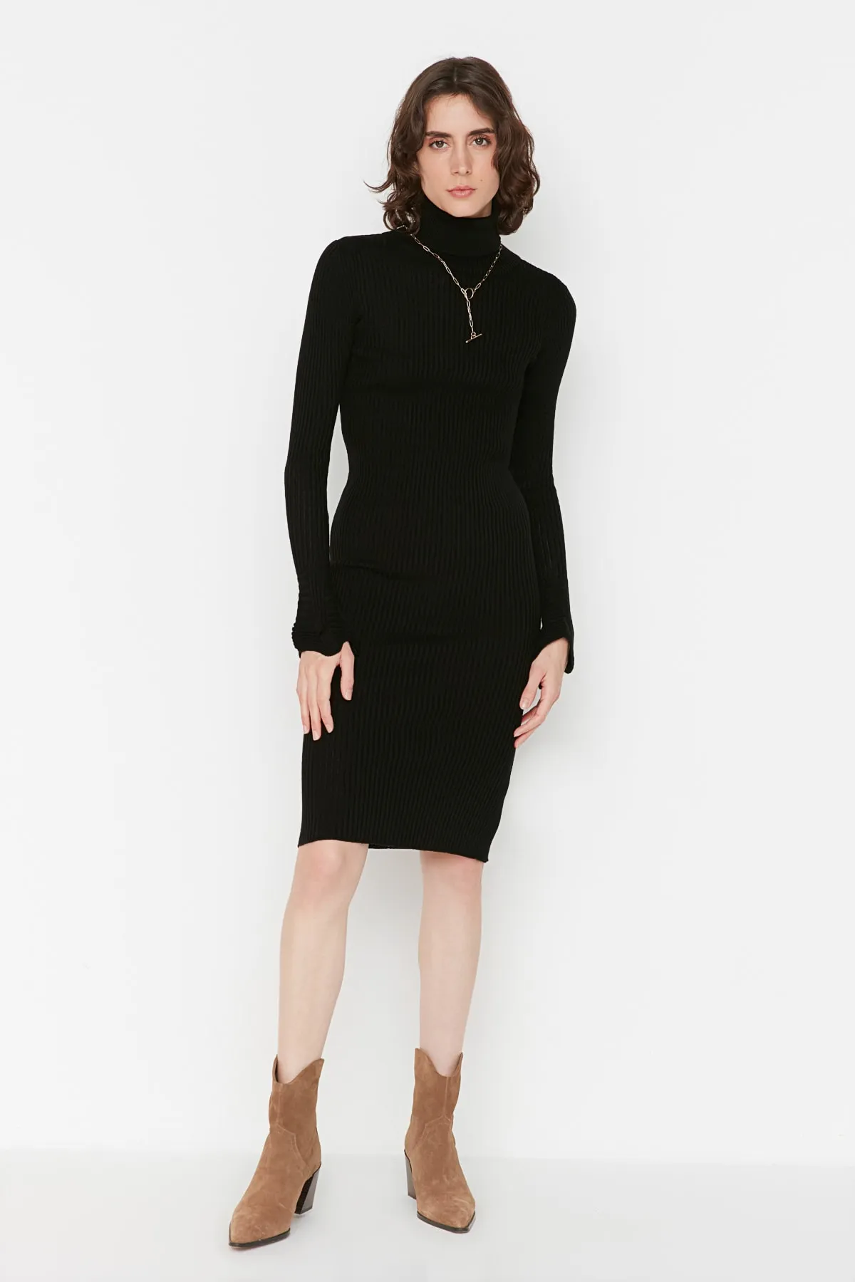 Trendyol Collection  Schwarzes Volant-Strickkleid mit Ärmeln TWOAW20YN0005