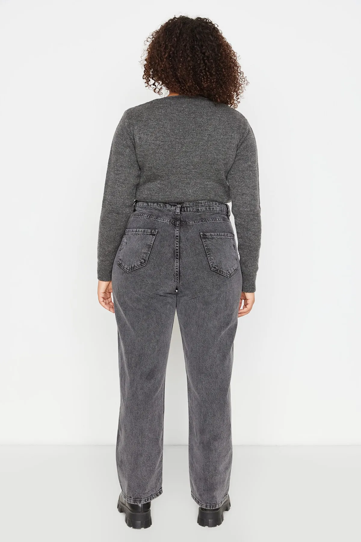Trendyol Curve  Graue Bootcut-Jeans mit hoher Taille TBBSS22JE00011