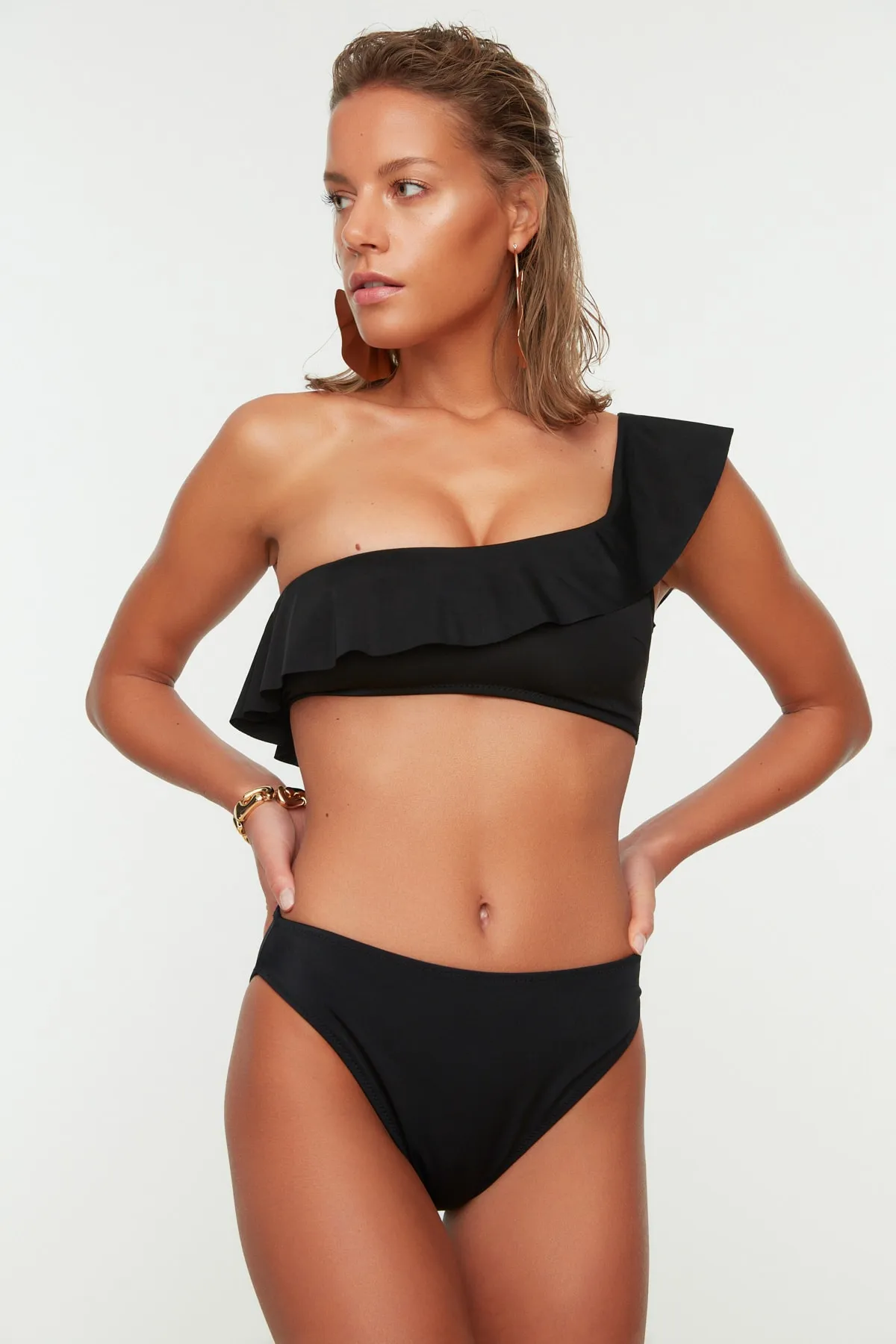 Trendyol Collection  Schwarze reguläre Bikinihose TBESS21BA0228