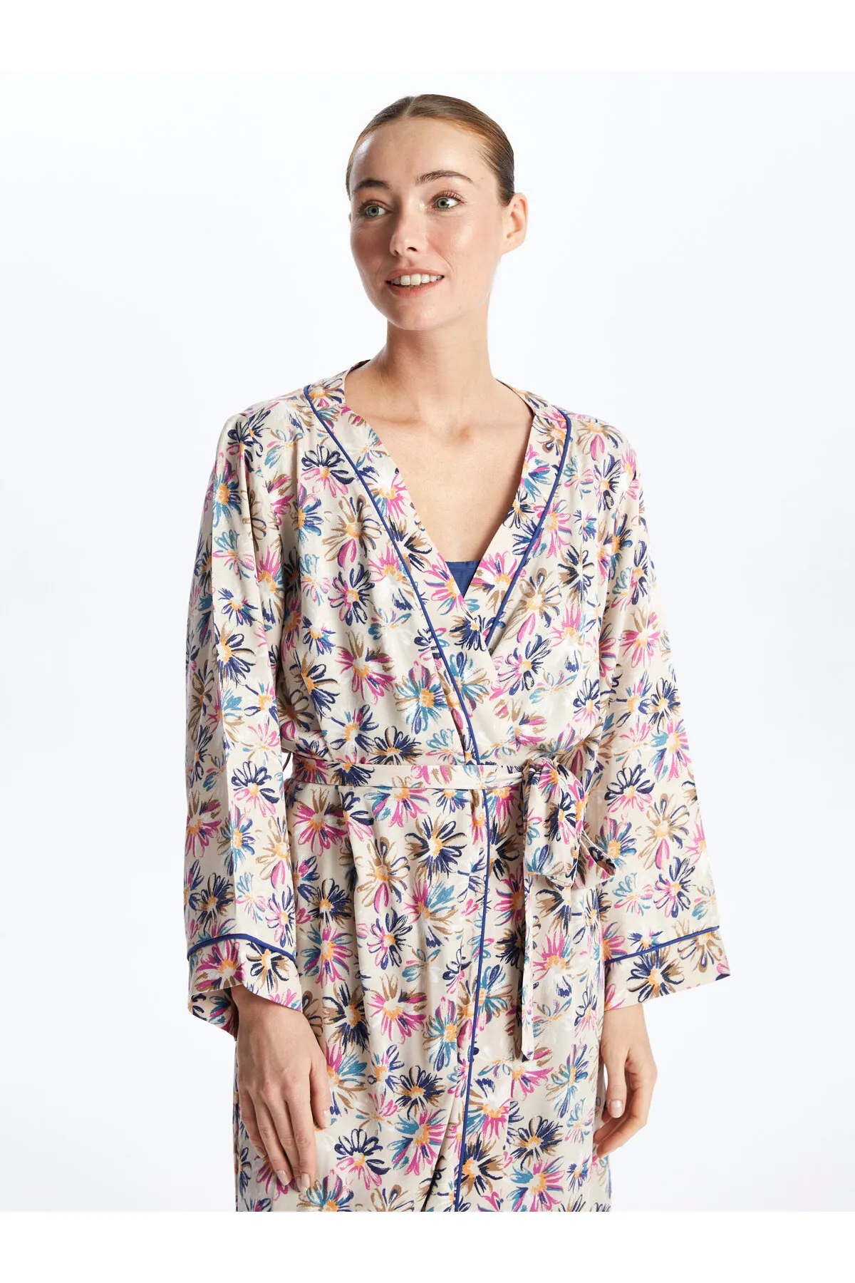 LC Waikiki  Langärmliger Damen-Bademantel mit Schalkragen und Blumenmuster