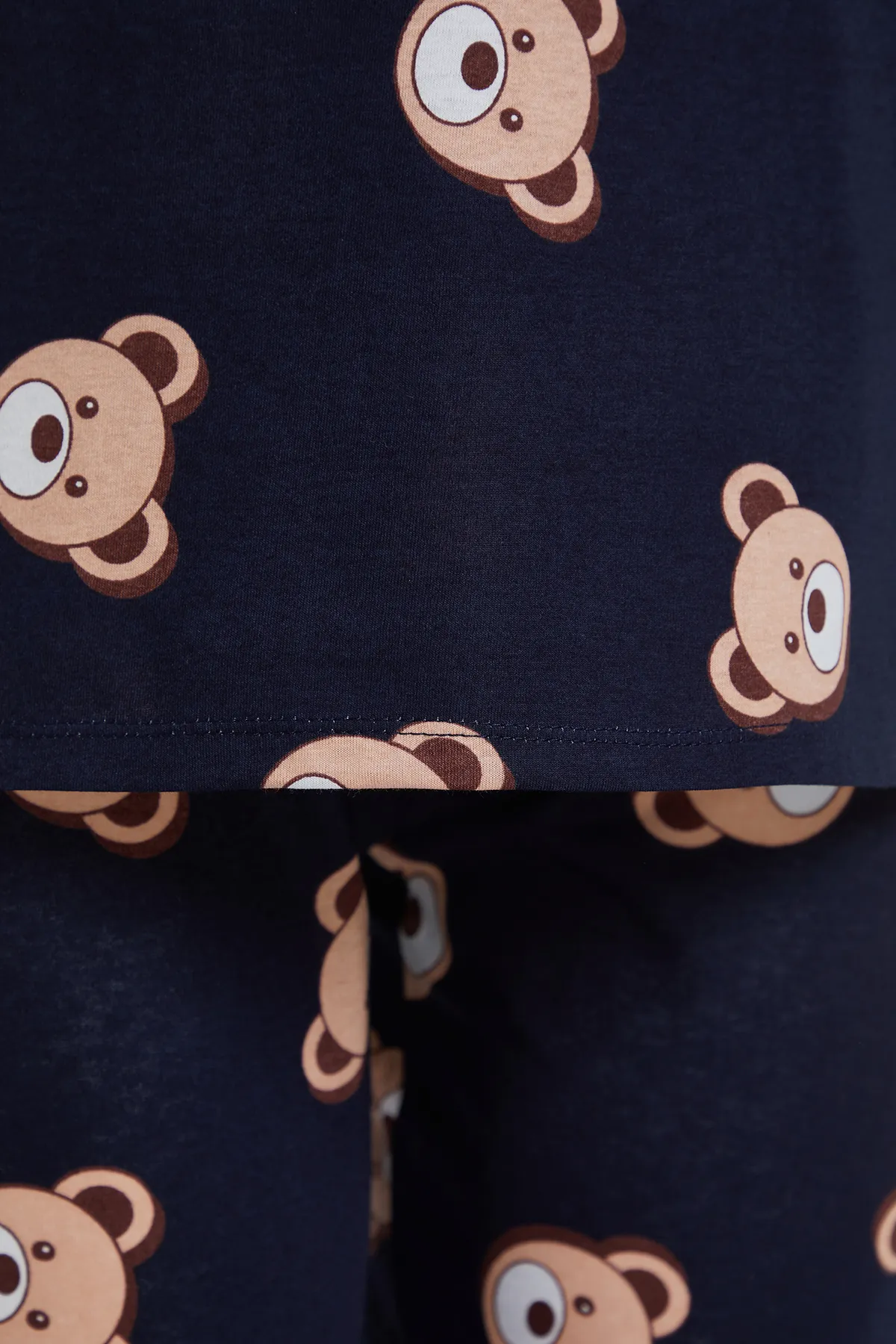 Trendyol Curve  Marineblaues Pyjama-Set aus Strick mit Teddybär-Muster TBBAW23AI00039