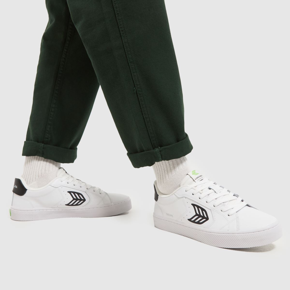CARIUMA salvas-sneakers i vitt och svart