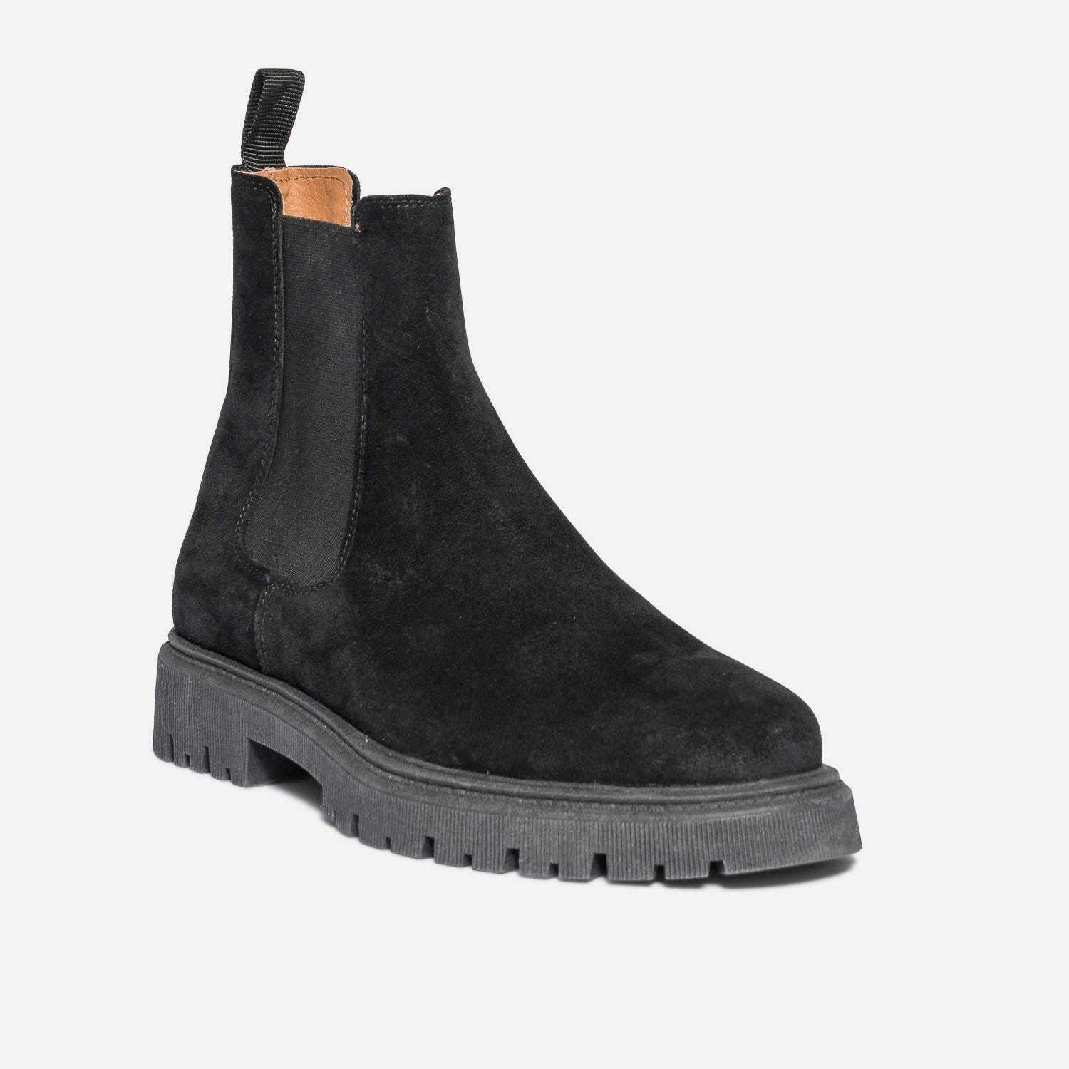 Chelsea boots noir en cuir velours à semelle crantée