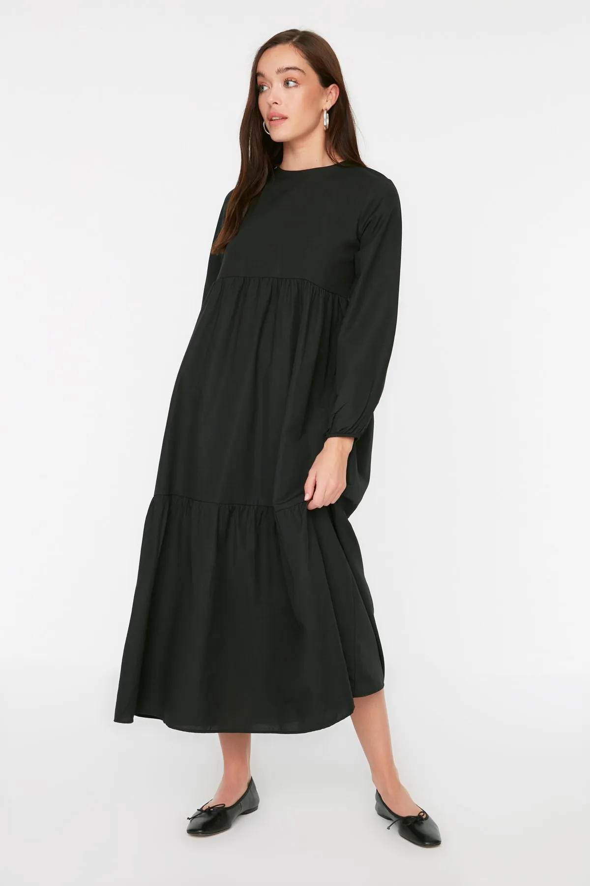 Trendyol Modest  Schwarzes, gerafftes, gewebtes Kleid aus Baumwolle mit weitem Schnitt TCTSS21EL3406