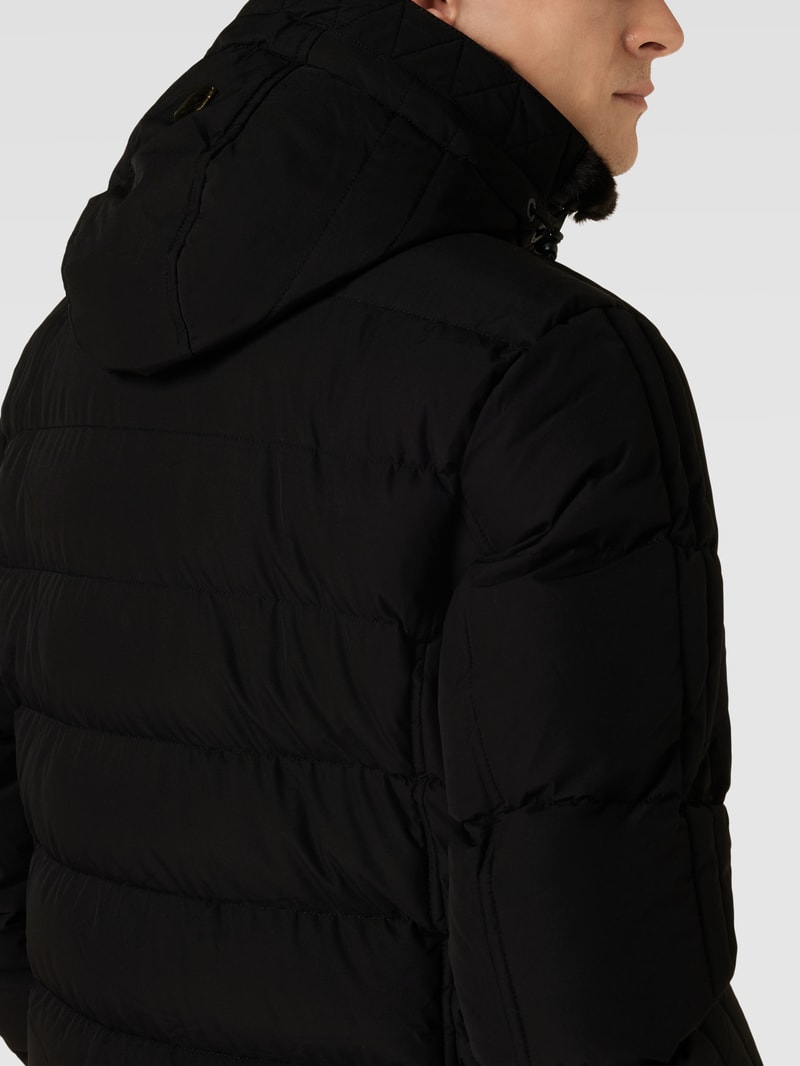 Steppjacke mit Label-Applikation Modell 'CENTAURI' in schwarz