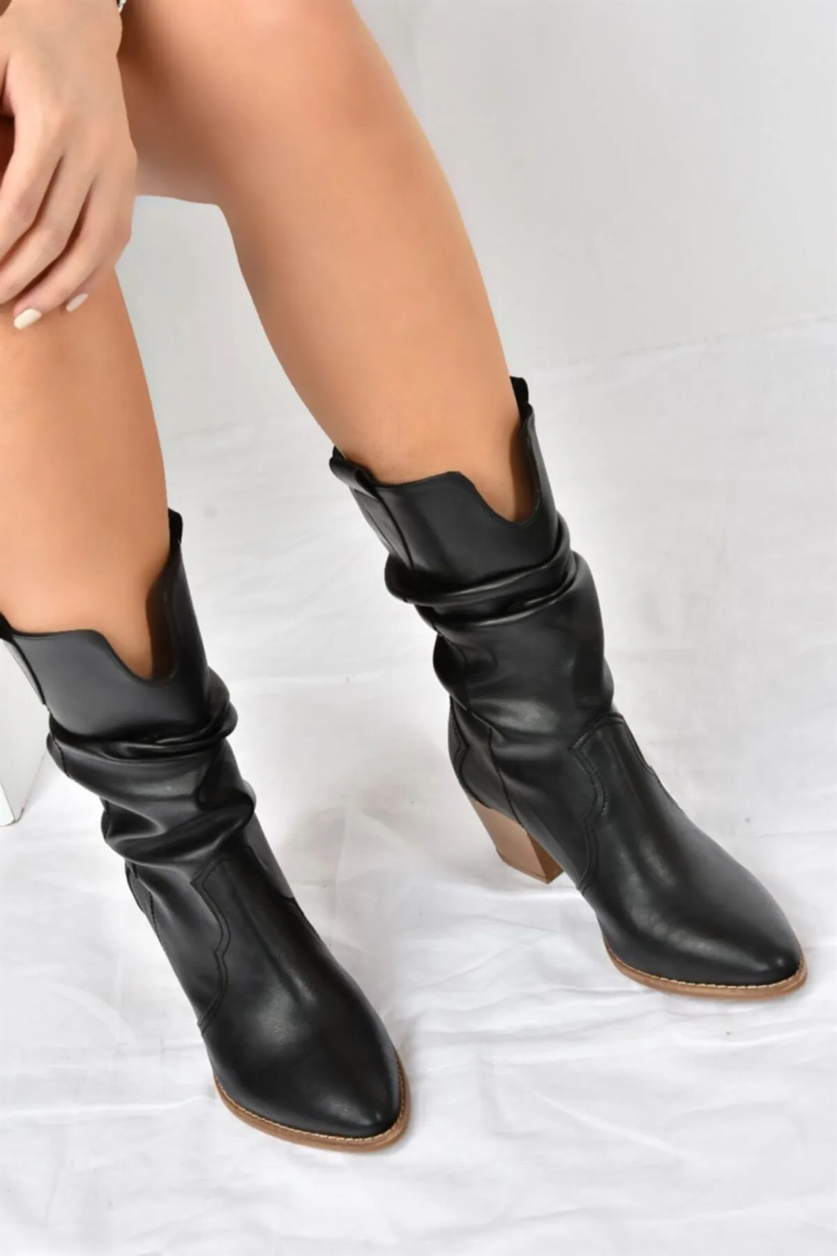 Fox Shoes  Schwarze Dallas Damenstiefel mit Kordelzug J404040009