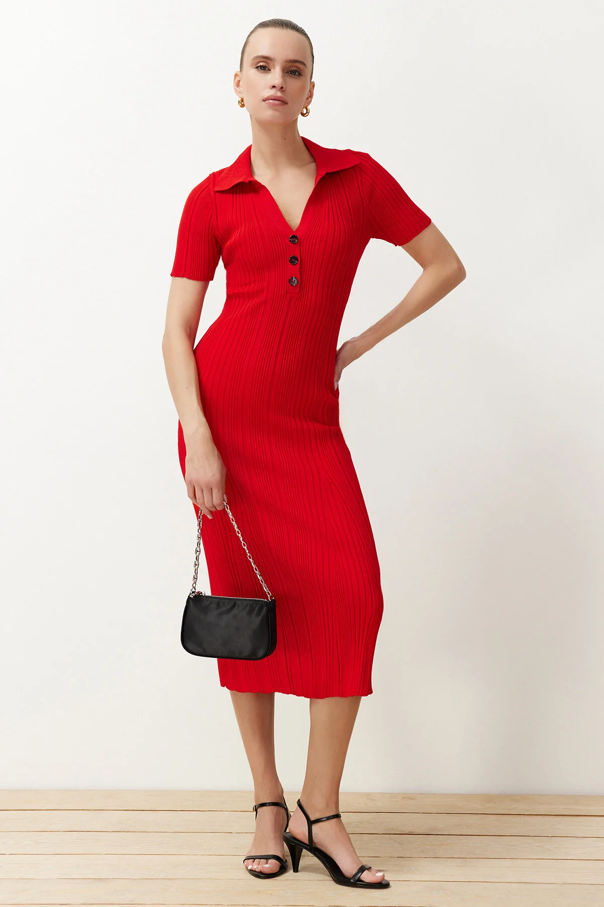 Trendyol Collection  Roter einfarbiger Maxi-Strick-Polokragen TWOSS24EL00282