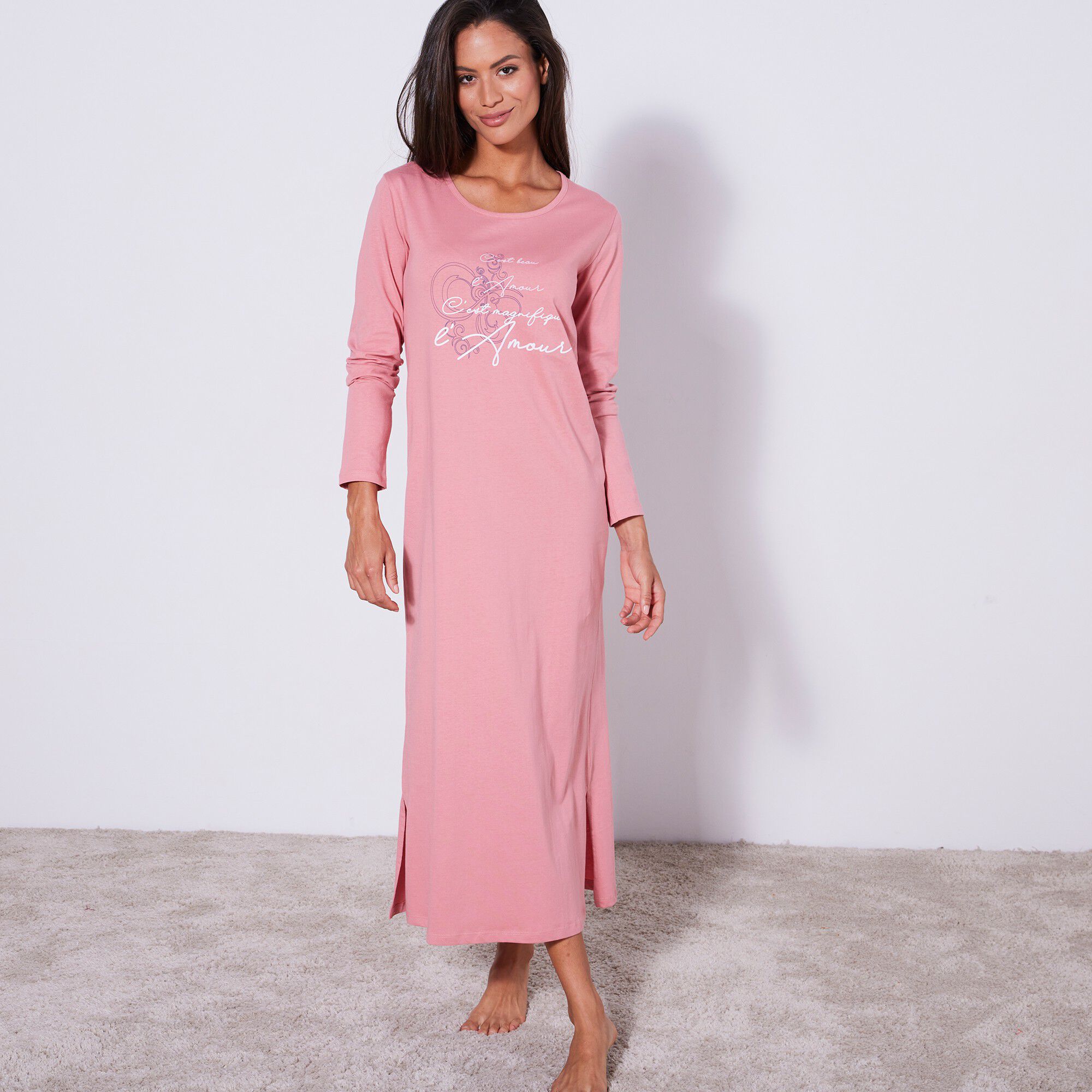 Chemise de nuit longue manches longues imprimée « c’est magnifique l’Amour »
