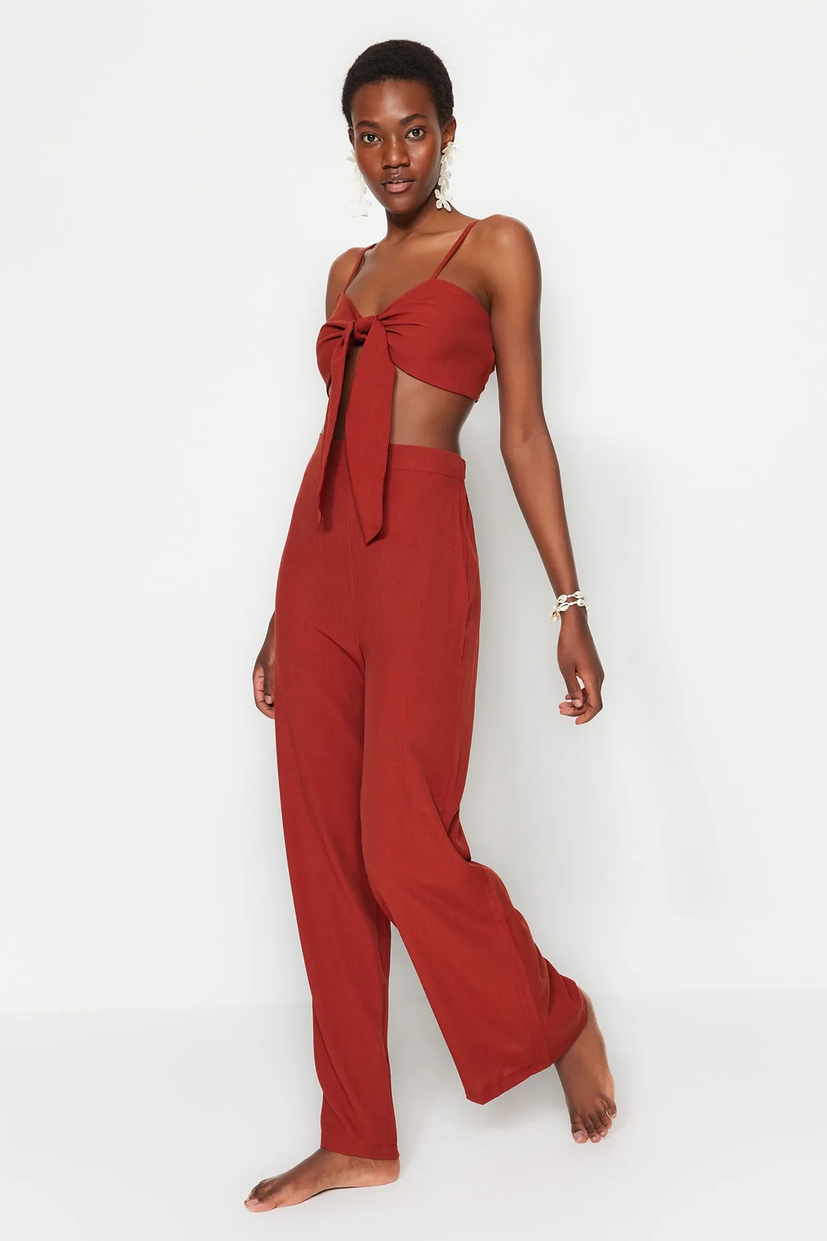Trendyol Collection  Brauner gewebter Blusen-Hosenanzug mit Krawatte TBESS22AU0108