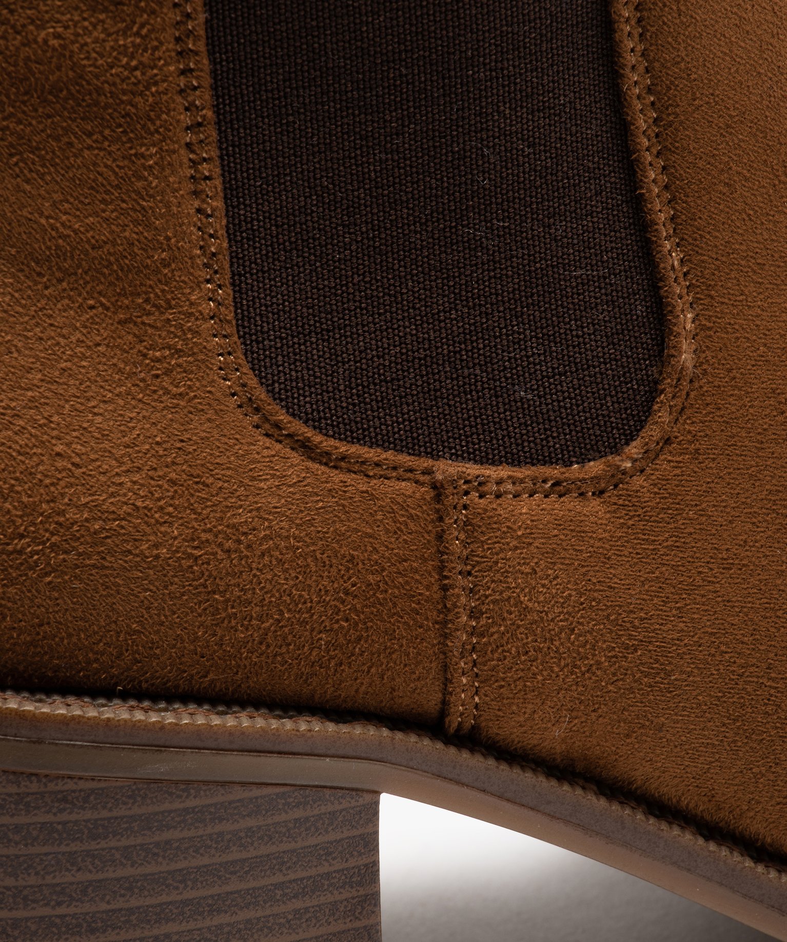 Boots Chelsea en suédine à talon haut femme marron | GEMO