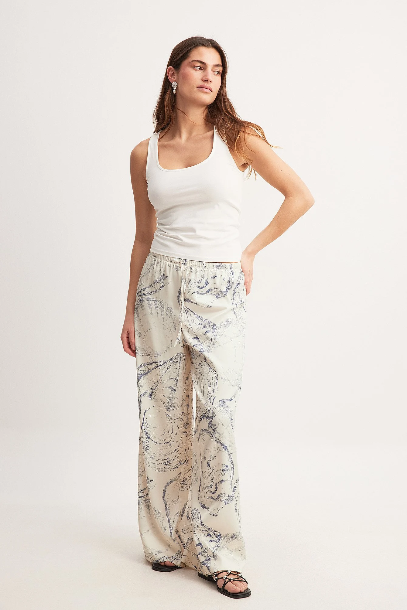 Satin-Hose mit elastischer Taille und mittelhohem Bund