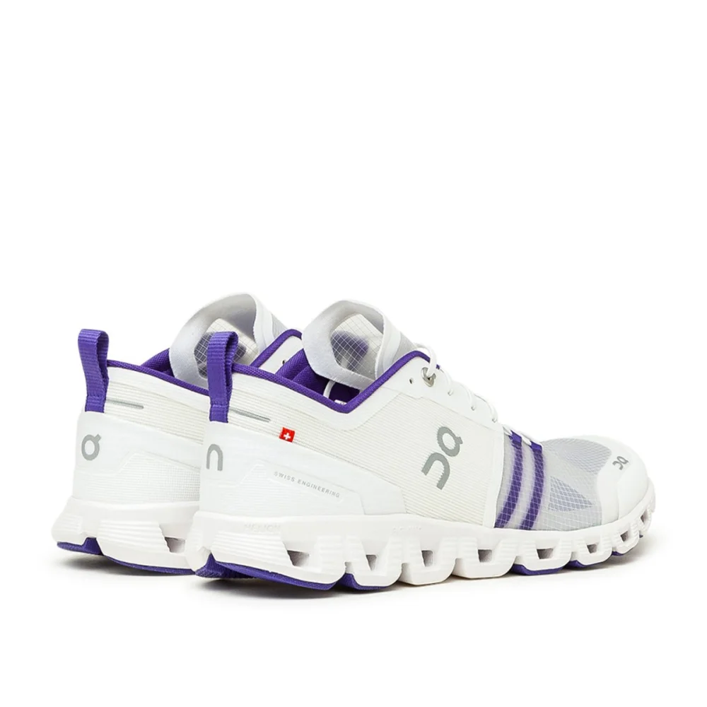 ON Cloud X Shift 38.99124 / weiss