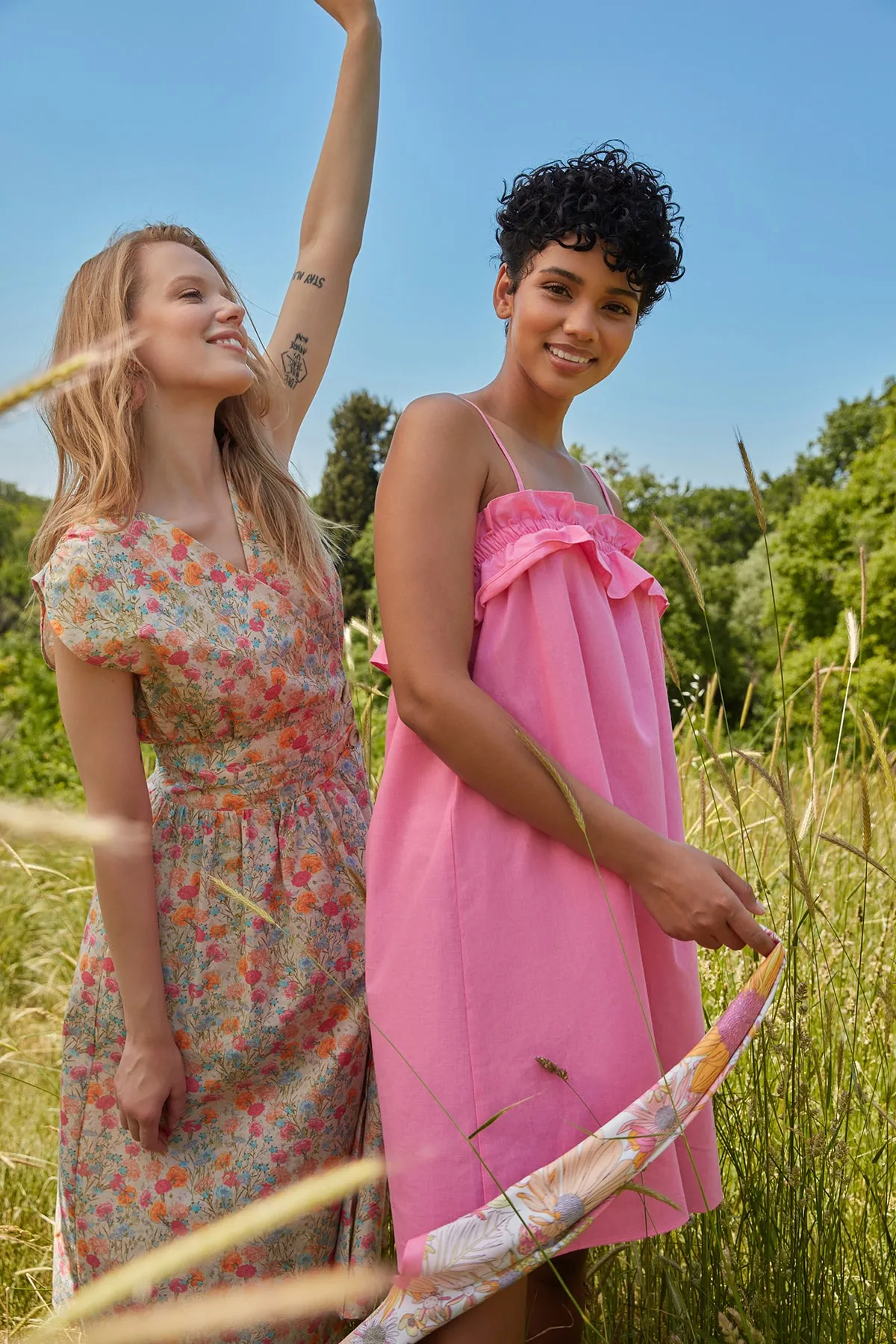 Trendyol Collection  Mehrfarbig gemustertes, zweireihiges, gewebtes Kleid mit Kragen TWOSS22EL00751