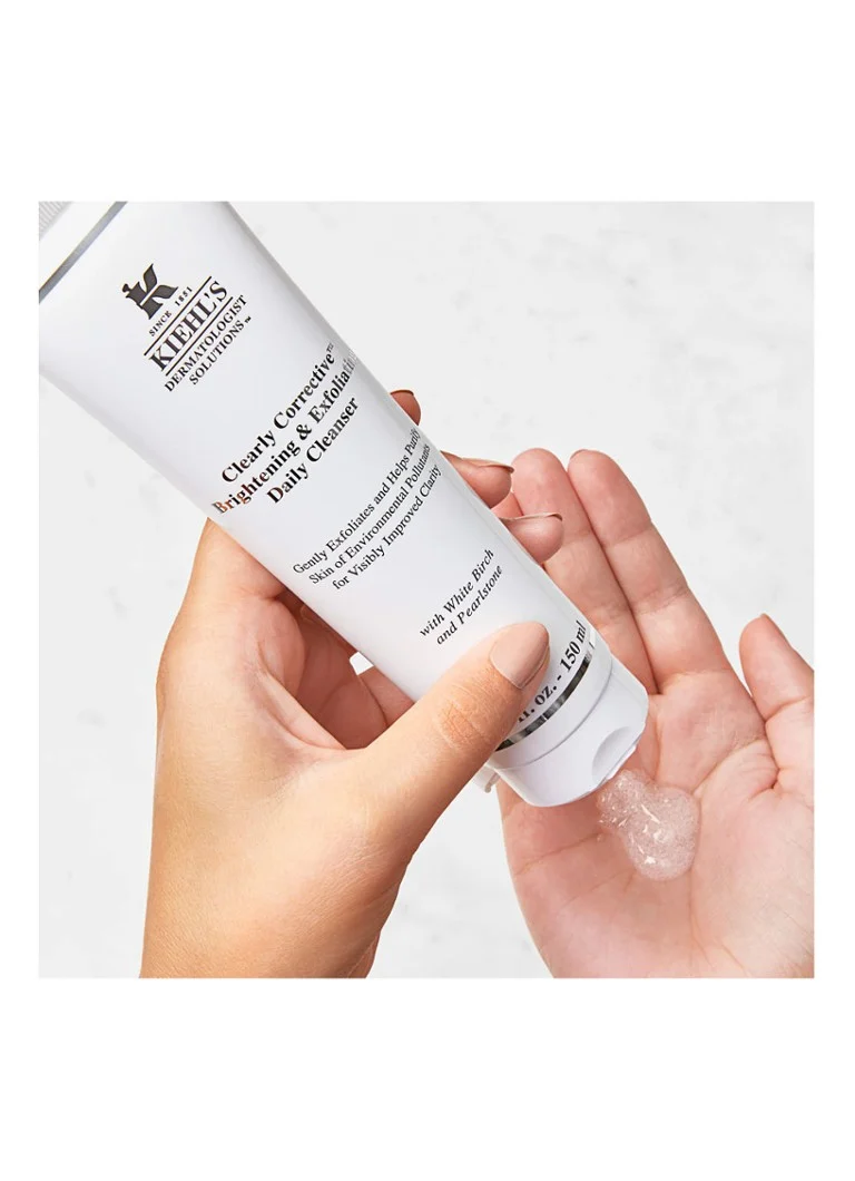 Kiehl's Clearly Corrective Brightening & Exfoliating Daily Cleanser - izgaismojošs skrubis