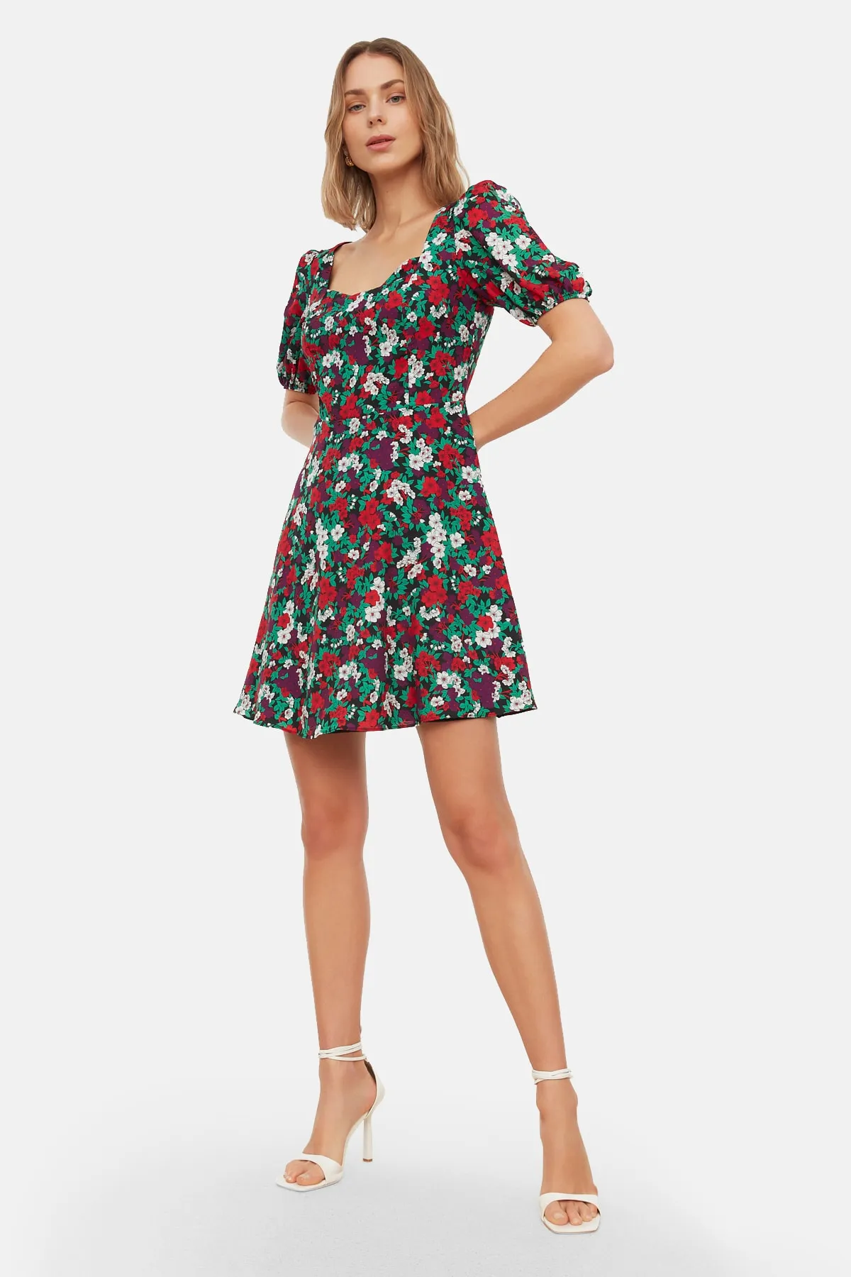 Trendyol Collection  Mehrfarbiges, gewebtes Minikleid in A-Linie mit Blumendruck und gefütterten Ballonärmeln TWOSS20EL0899