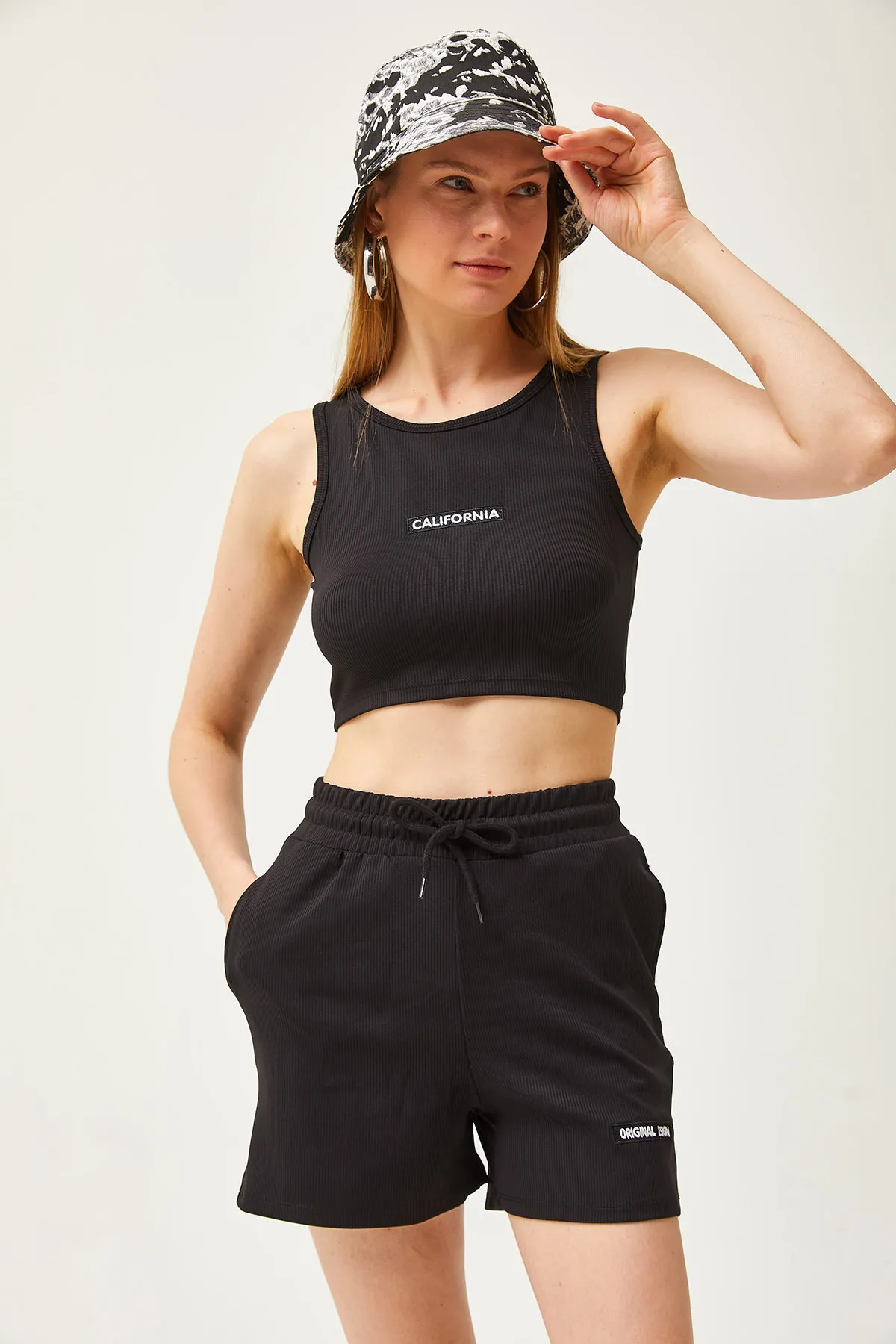 Olalook  Schwarzer bestickter Lycra-Shorts-Anzug für Damen TKM-19000275