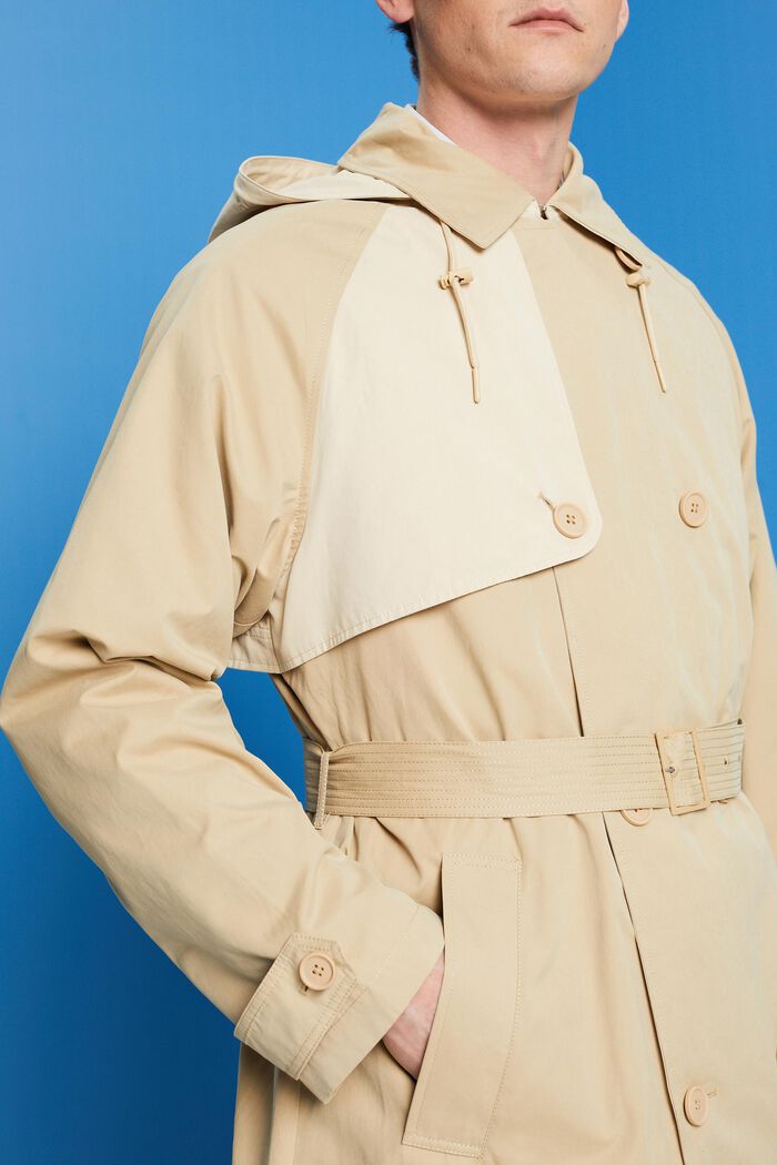 Kurzer Trenchcoat mit Kapuze