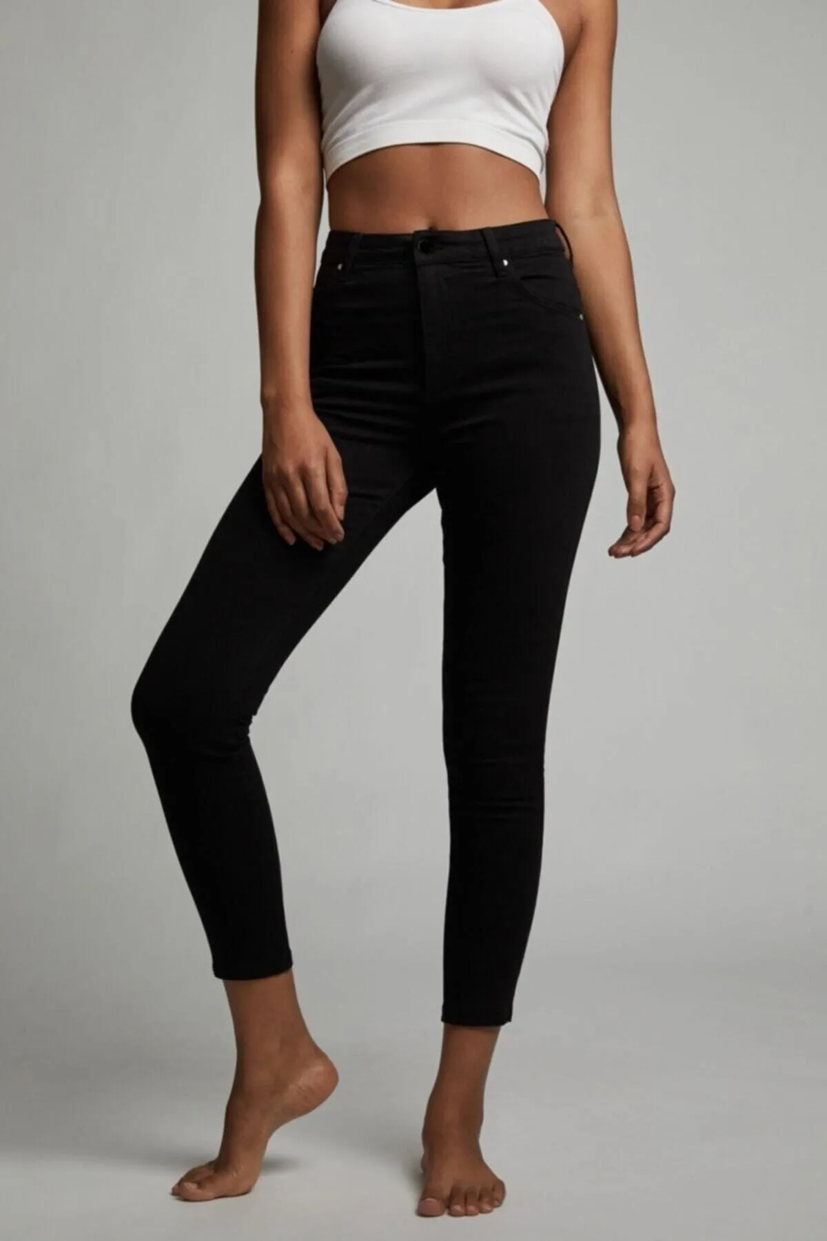 byhaziran butik  Lichtechte schwarze Jeans mit hoher Taille und schmaler Passform