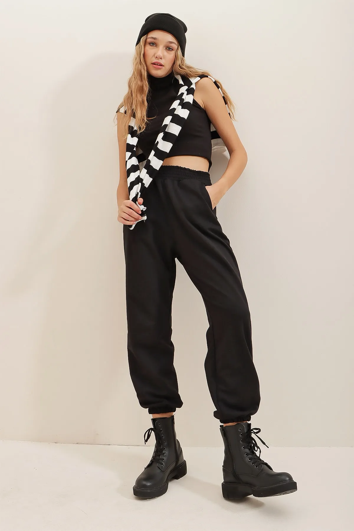 Trend Alaçatı Stili  Jogginghose - Schwarz - Jogger