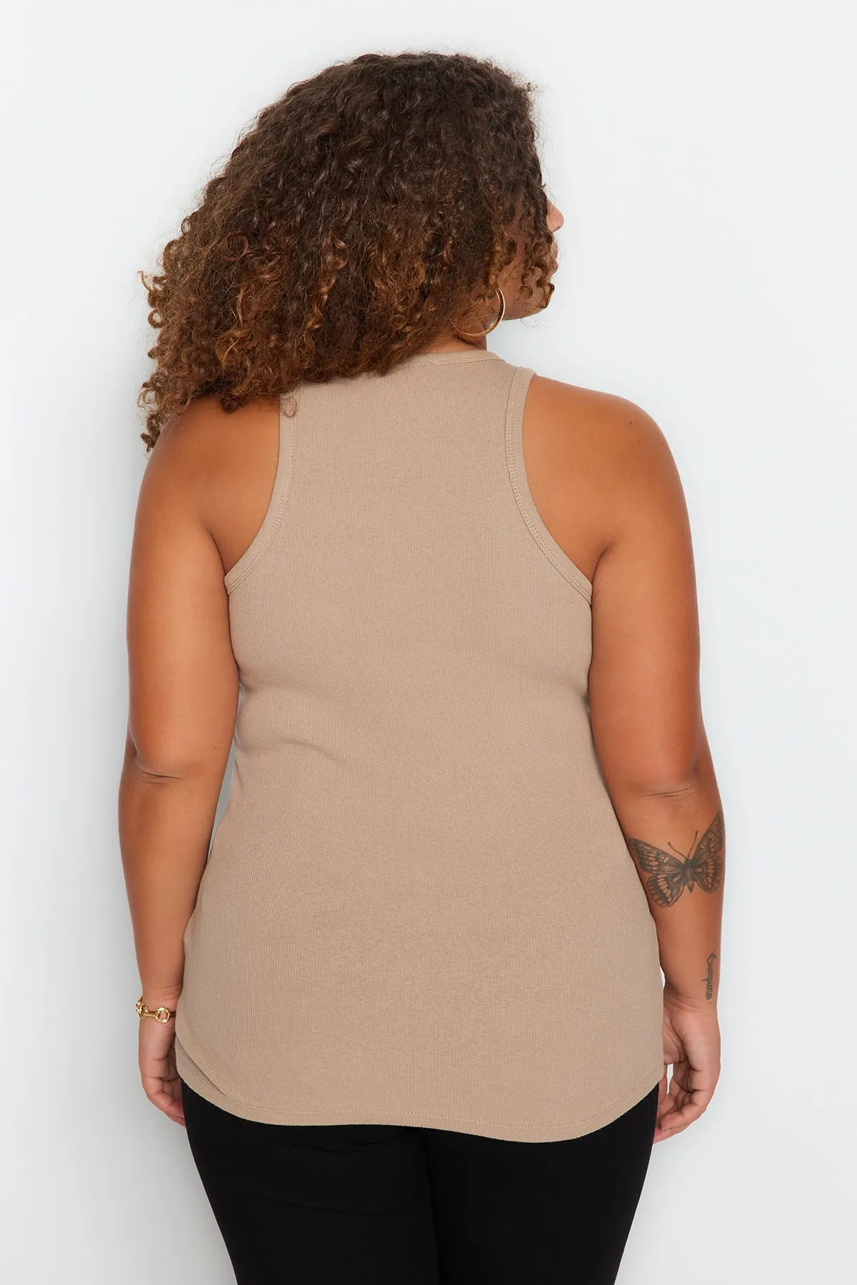 Trendyol Curve  Basic-Strick-Tanktop mit Neckholder-Kragen in Nerzfarben TBBSS23CV00001