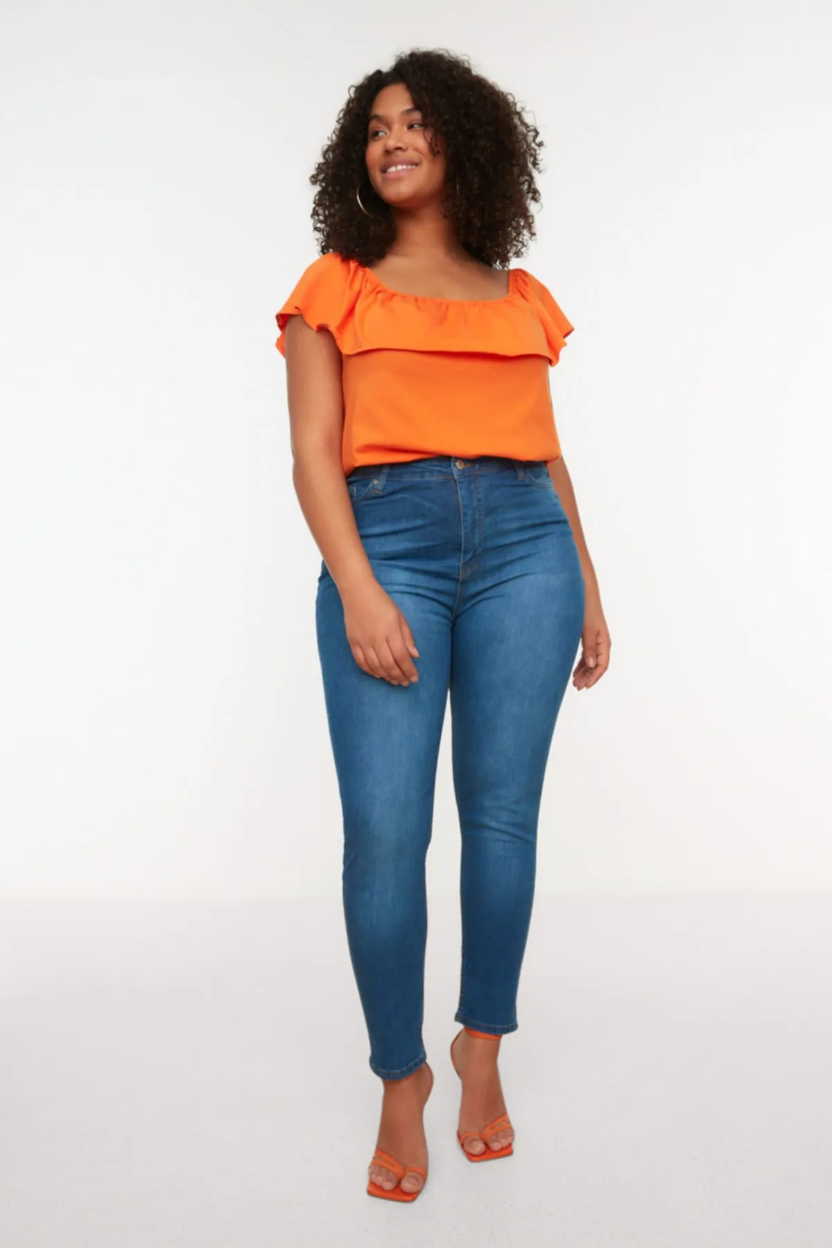 Trendyol Curve  Blaue, hoch taillierte, dehnbare Röhrenjeans TBBSS22JE0040