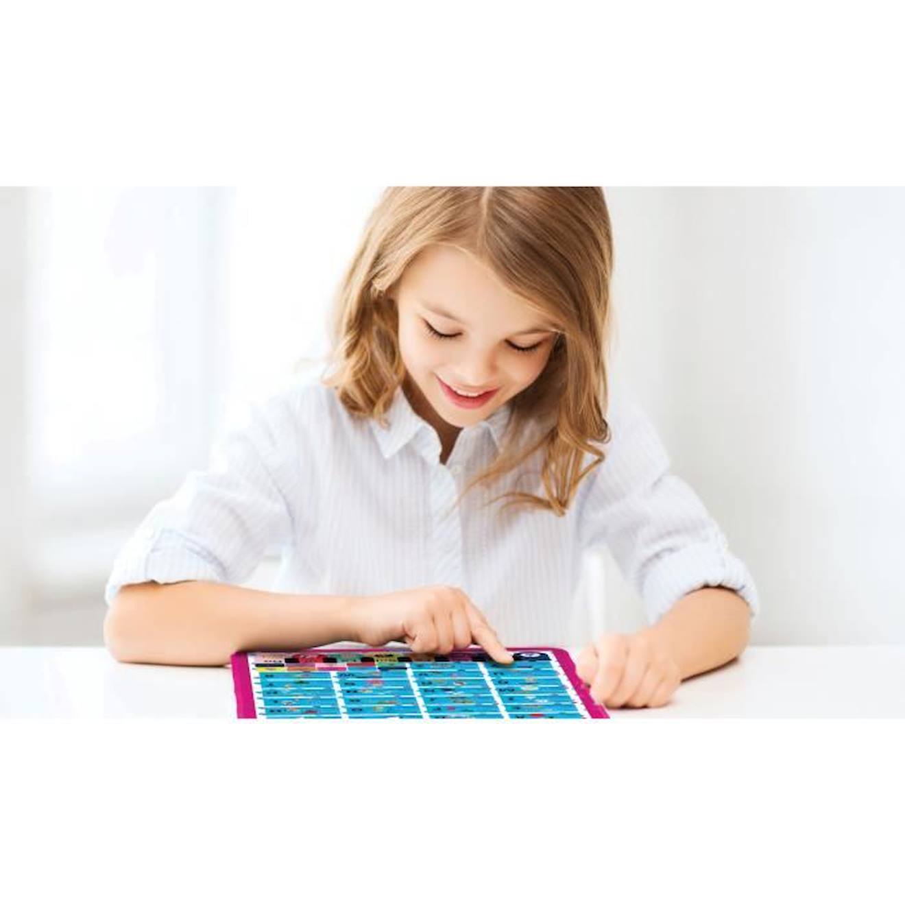 Un poster éducatif parlant bilingue FR/EN, pour apprendre l’alphabet, du vocabulaire et l’orthographe avec les Princesses DS ! bleu