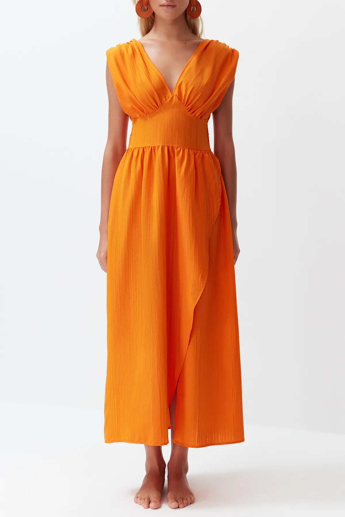 Trendyol Collection  Orangefarbenes Maxi-Strandkleid mit gewebtem Schlitz TBESS24EL00063
