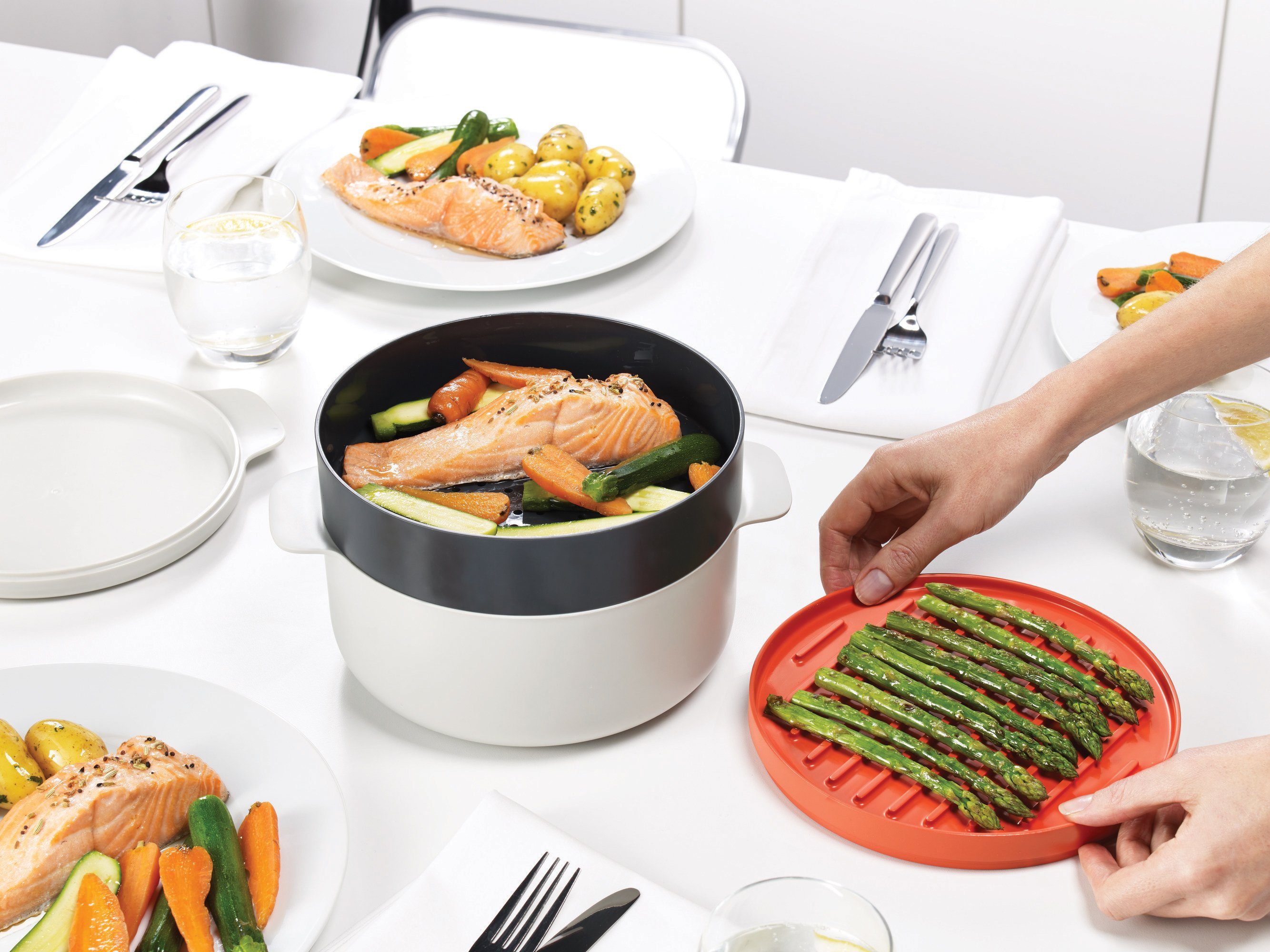 Joseph Joseph Mikrowellenbehälter M-Cuisine, Polyprophylen (PP), (Set, 3-tlg), 2-Liter Kochtopf, Dampfgarer, Grillpfanne und Deckel