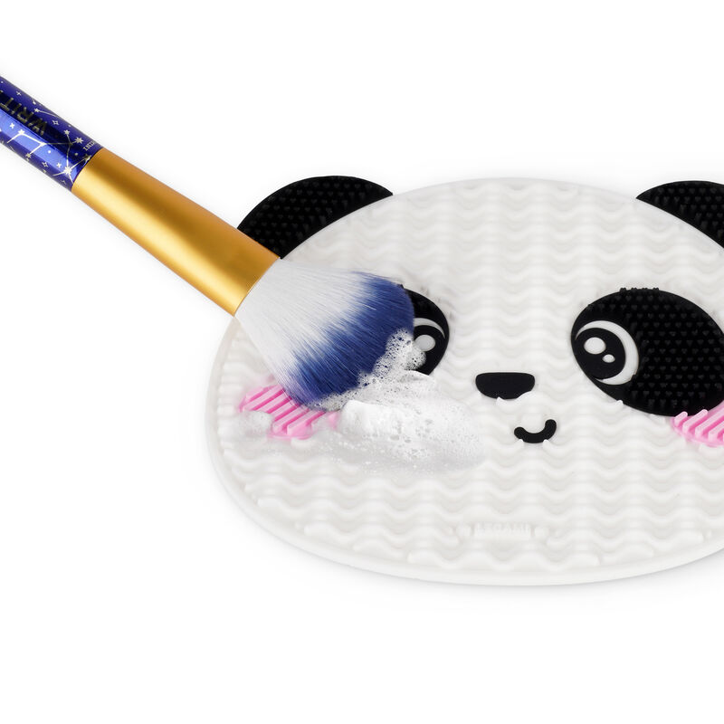 Čistiaca podložka na štetce na make-up - Brush it Off!