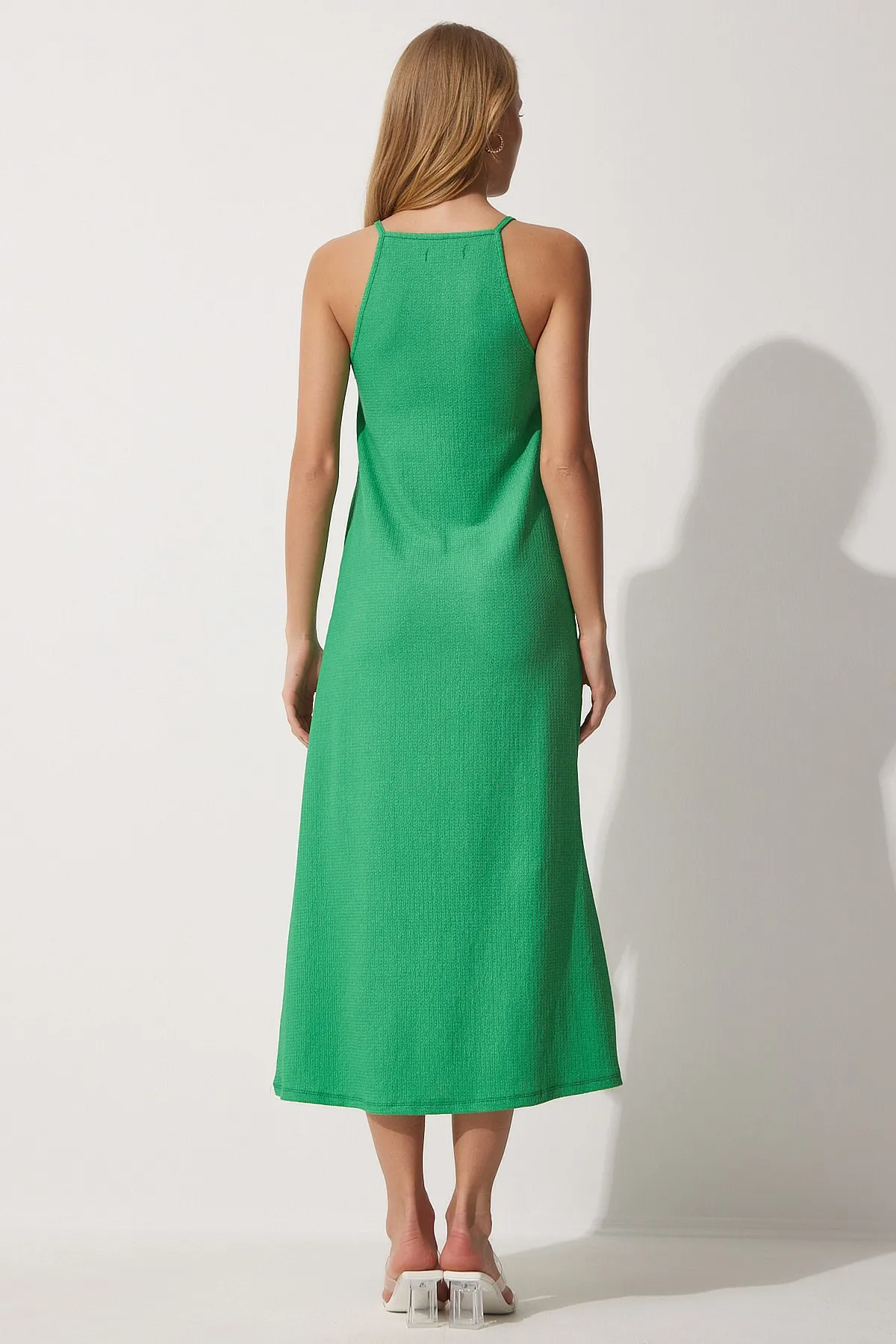 Happiness İstanbul  Grünes Sommer-Langstrickkleid mit Trägern für Damen DZ00078