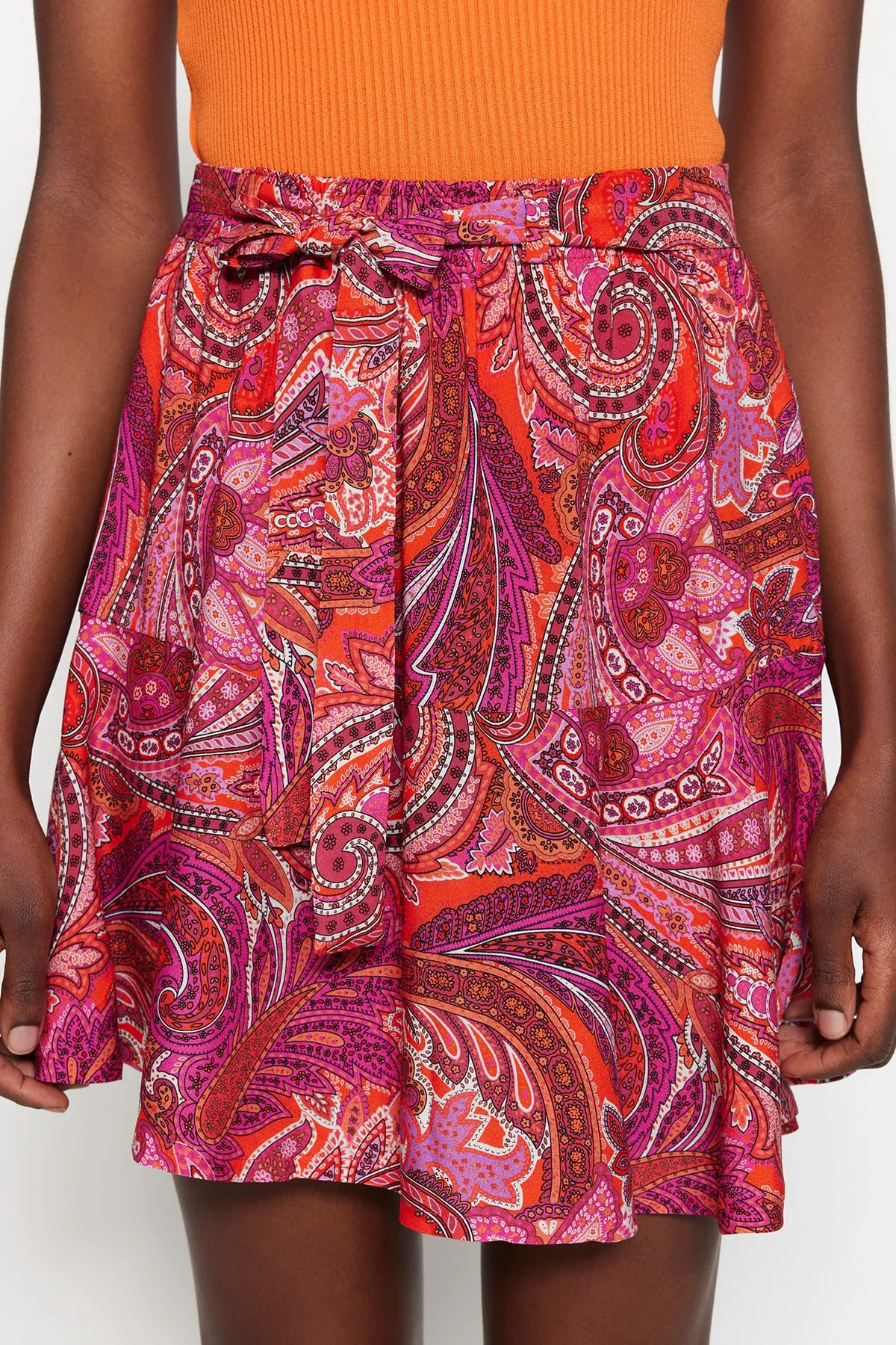 Trendyol Collection  Rosa Minirock aus gewebtem Viskosestoff mit Schalmuster TWOSS23ET00162