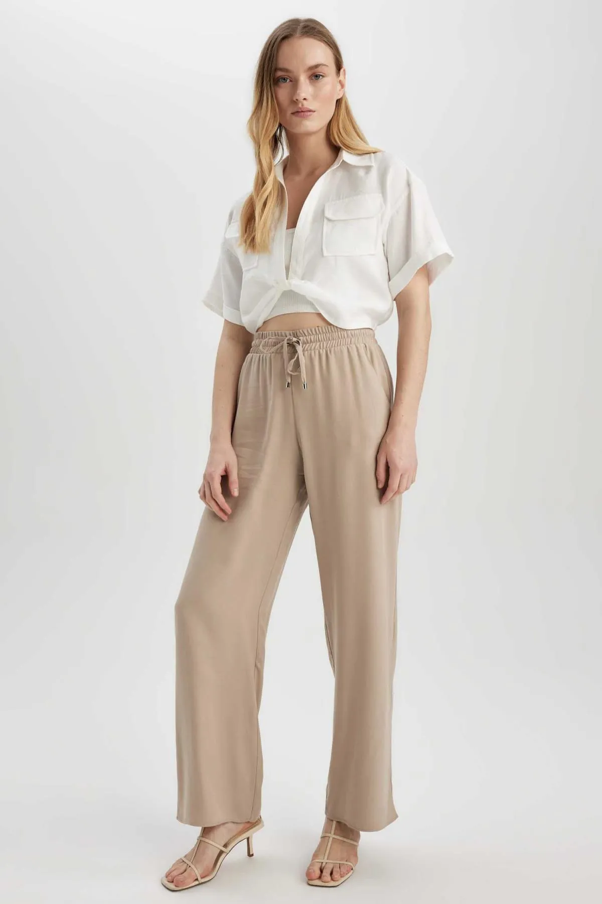 DeFacto  Florida Florida-Hose aus Viskose mit hoher Taille und weitem Bein und Taschen, J8738az23sm