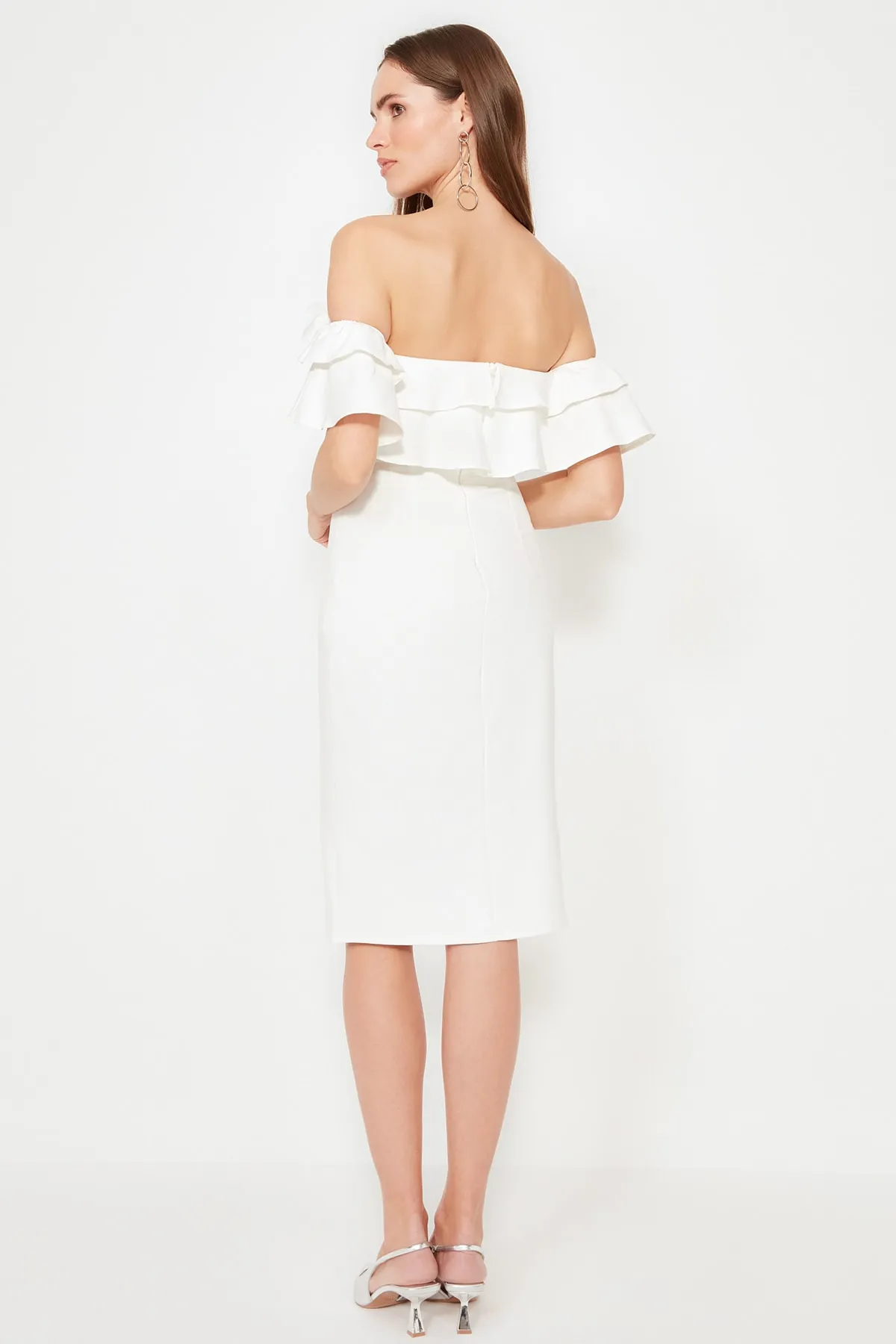 Trendyol Collection  Braut-Abendkleid mit Ecru-Futter und gewebten Volants TPRSS21EL1403
