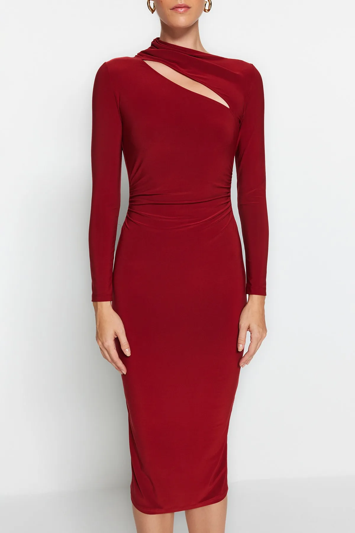 Trendyol Collection  Detailliert geschnittenes, dehnbares Midi-Strickkleid mit Fliesenausschnitt TWOAW24EL00142