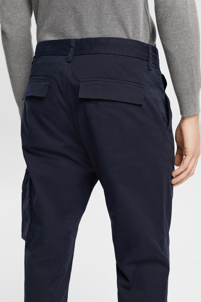 Chino mit Cargotasche