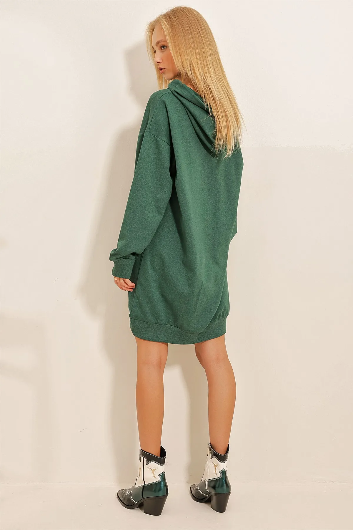 Trend Alaçatı Stili  Damen-Sweatshirtkleid in Walnussgrün mit Kapuze ALC-018-109-TE