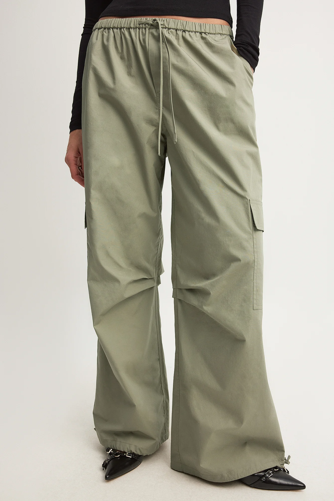 Lockere Cargohose mit halbhoher Taille und Kordelzug