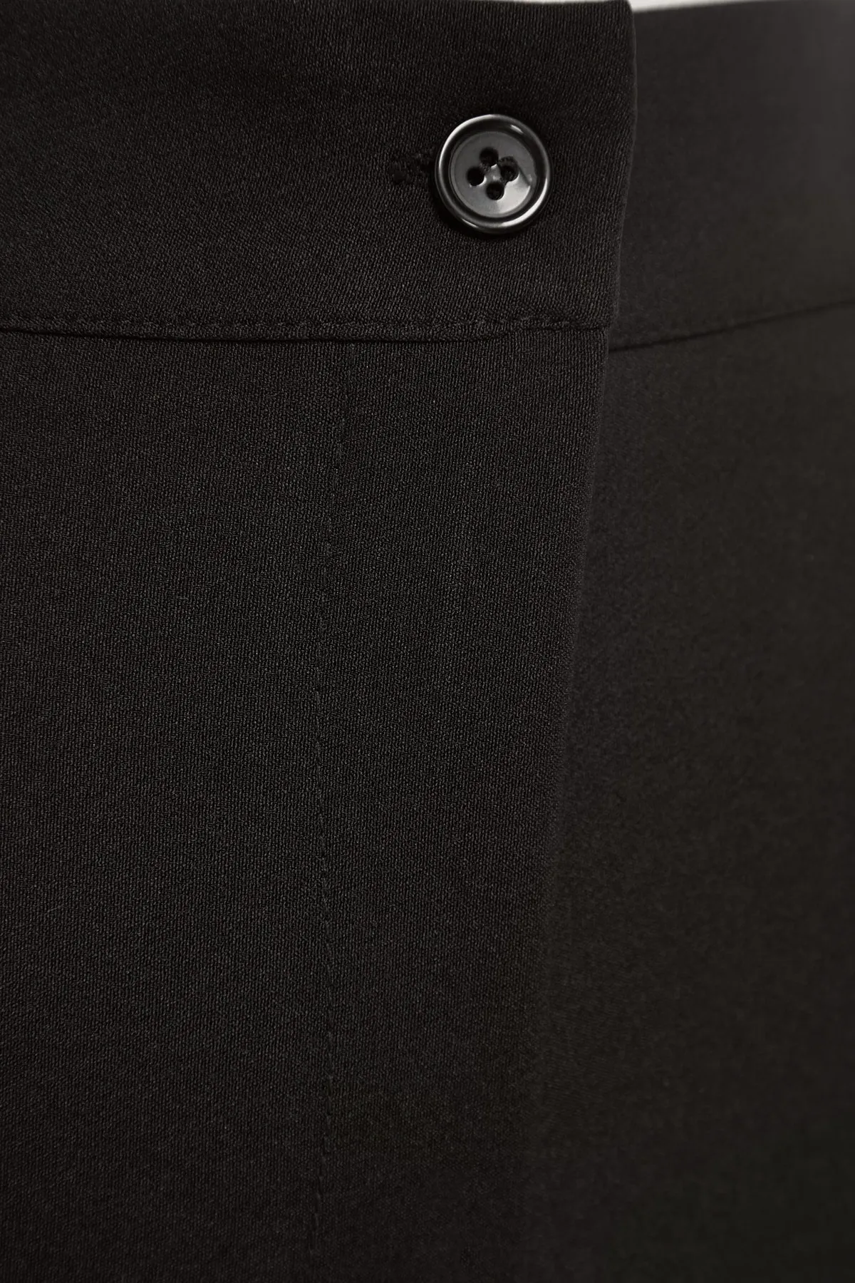 Trendyol Collection  Schwarze Schlaghose aus Webstoff TWOAW20PL0576