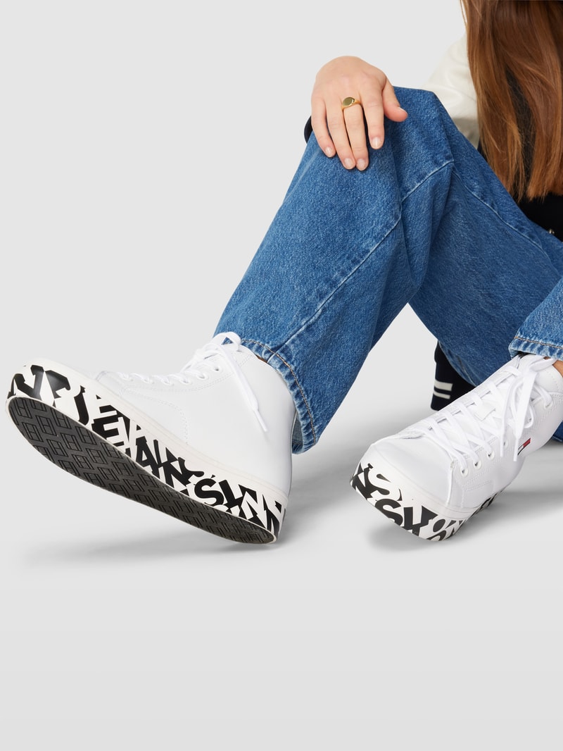 Sneaker mit Plateausohle Modell 'CUPS' in weiß